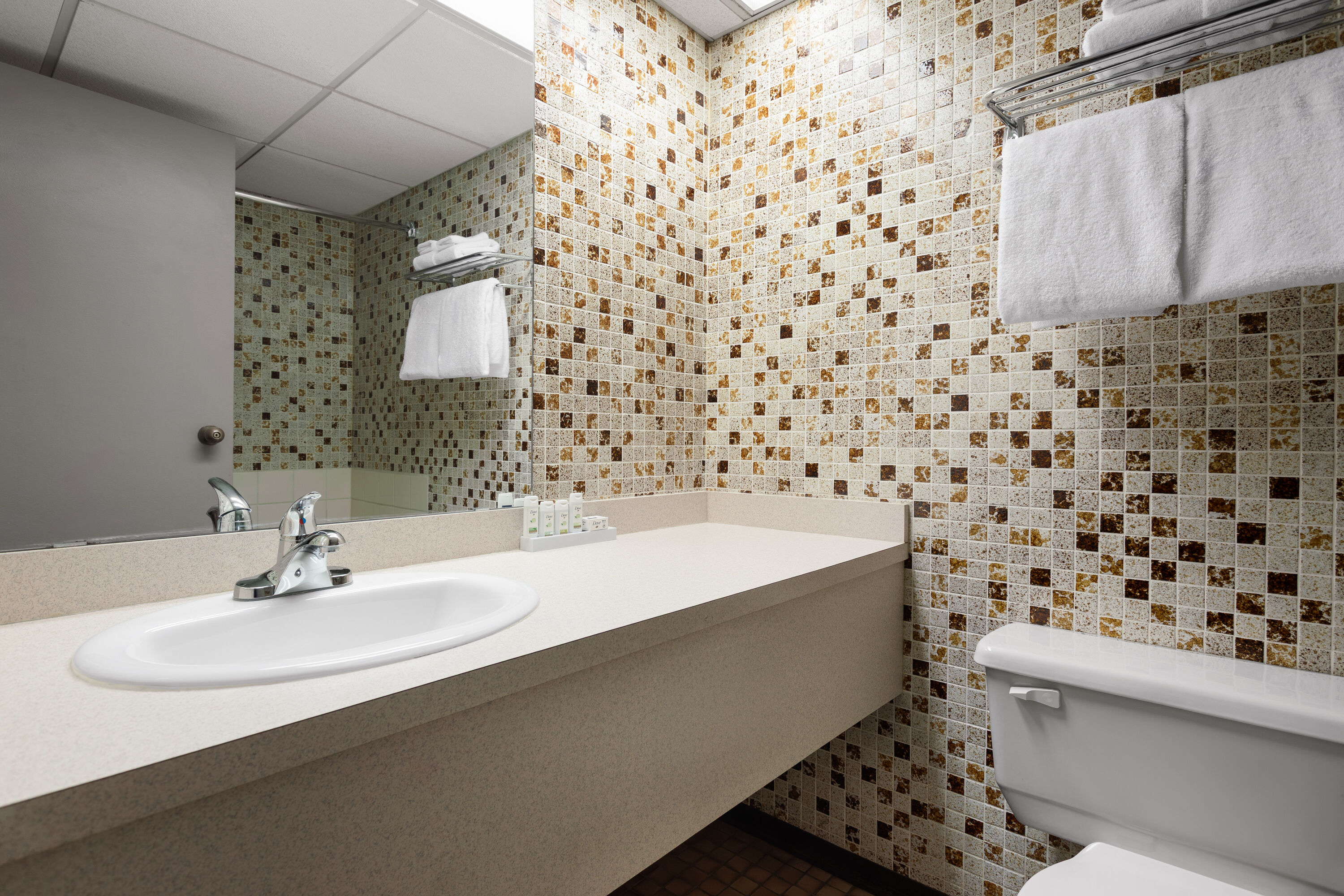 Guest room bath at the Travelodge by Wyndham Grande Prairie in Grande Prairie, Alberta