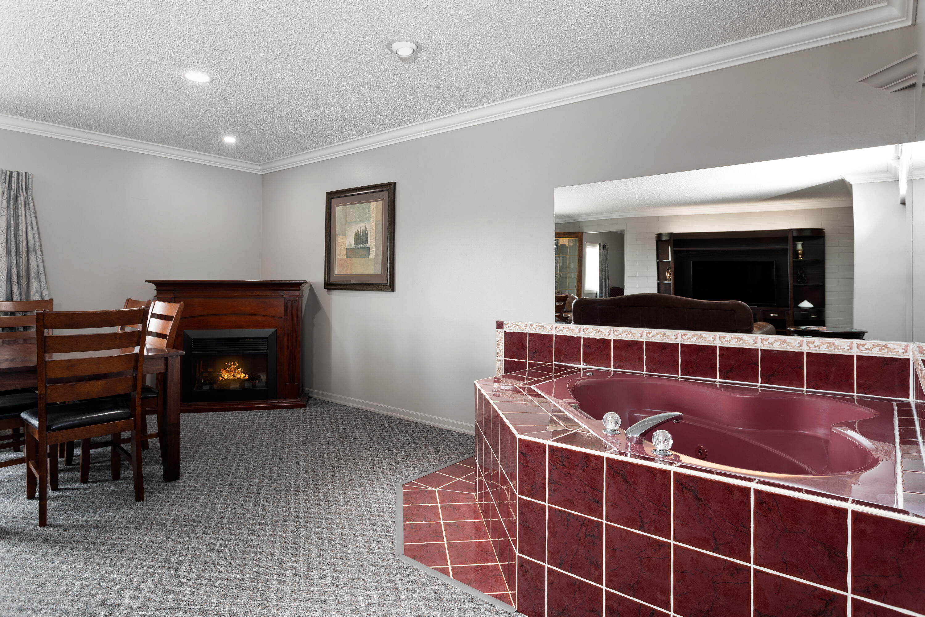 Travelodge by Wyndham Grande Prairie hot tub suite in Grande Prairie, Alberta