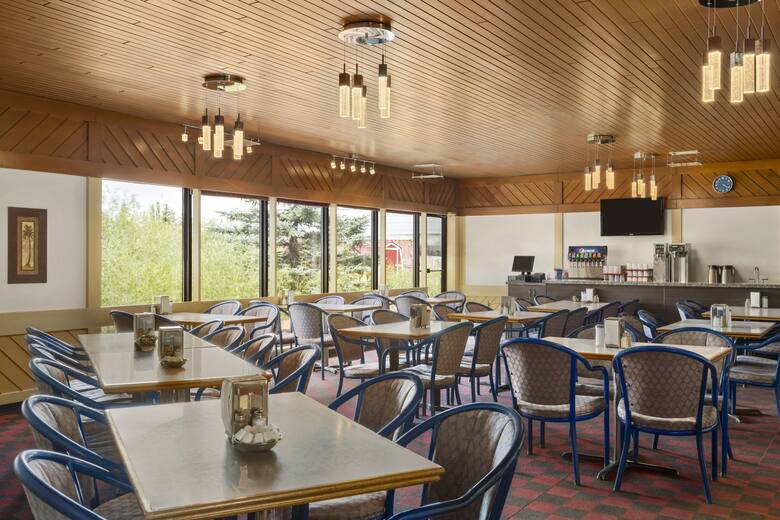 Travelodge Hanna Canada Grey restaurant in Hanna, Alberta