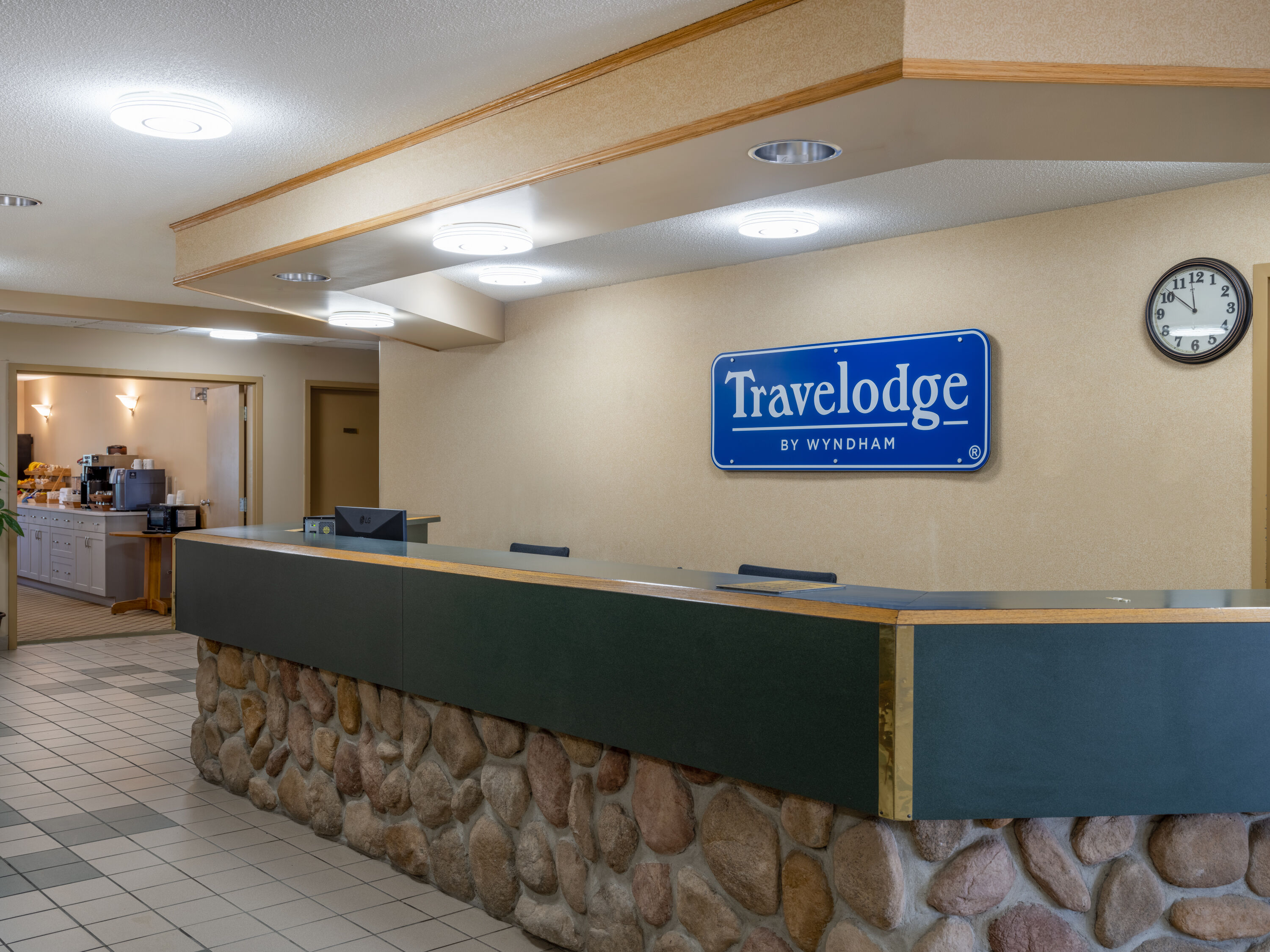 Travelodge by Wyndham Lacombe reception in Lacombe, Alberta
