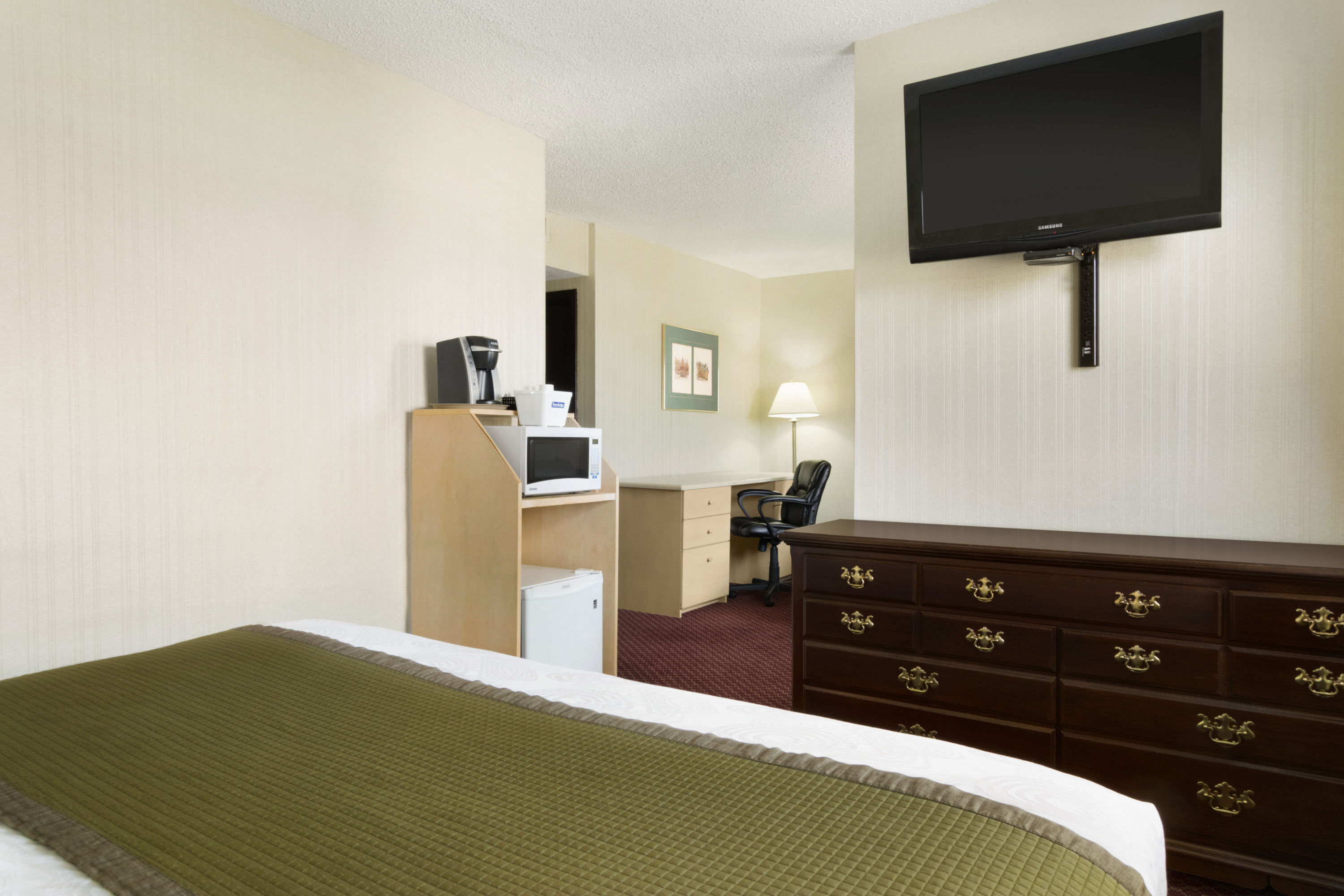 Travelodge By Wyndham Lethbridge Lethbridge Ab Hotels