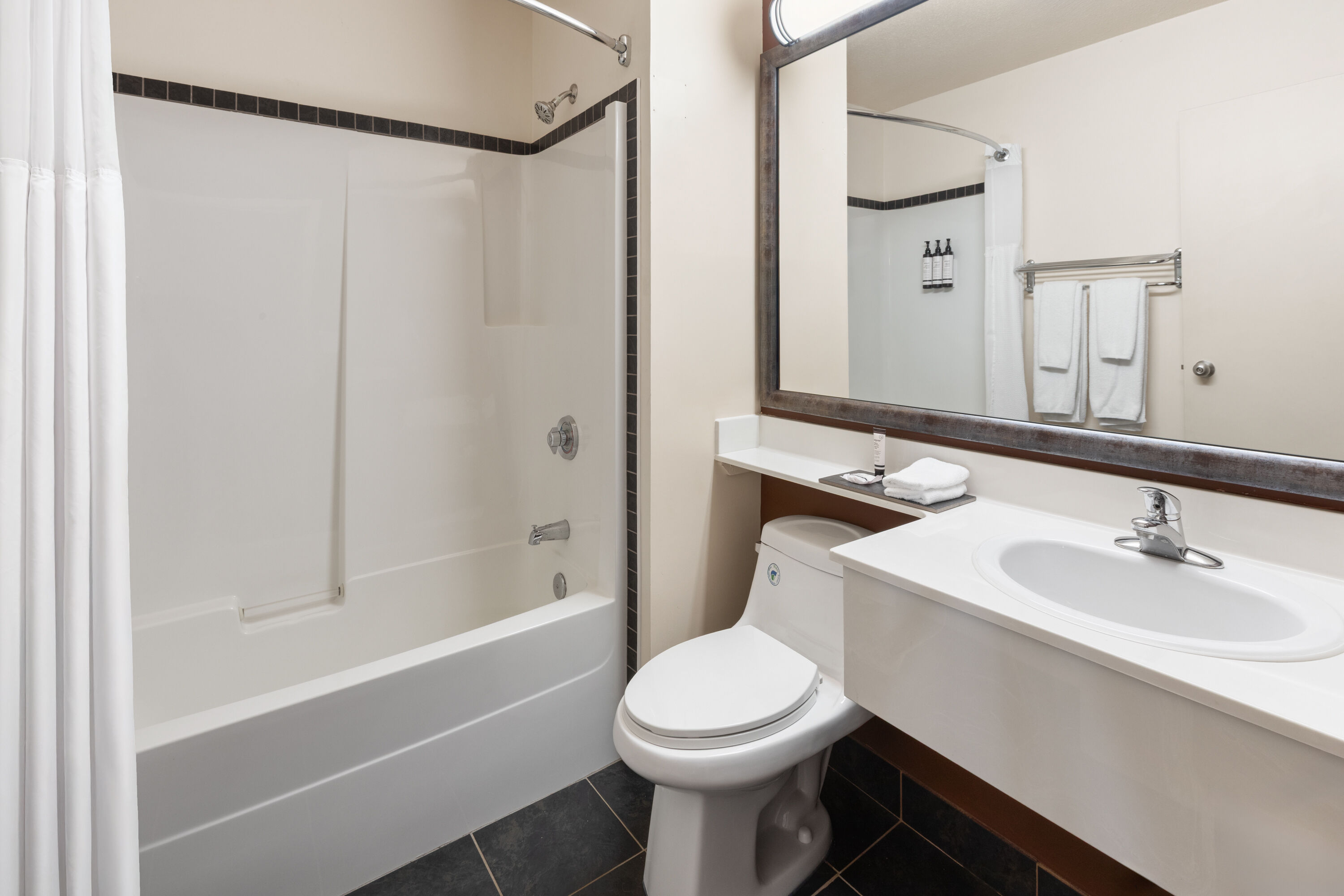 Guest room bath at the Travelodge by Wyndham Valleyview AB in Valleyview, Alberta