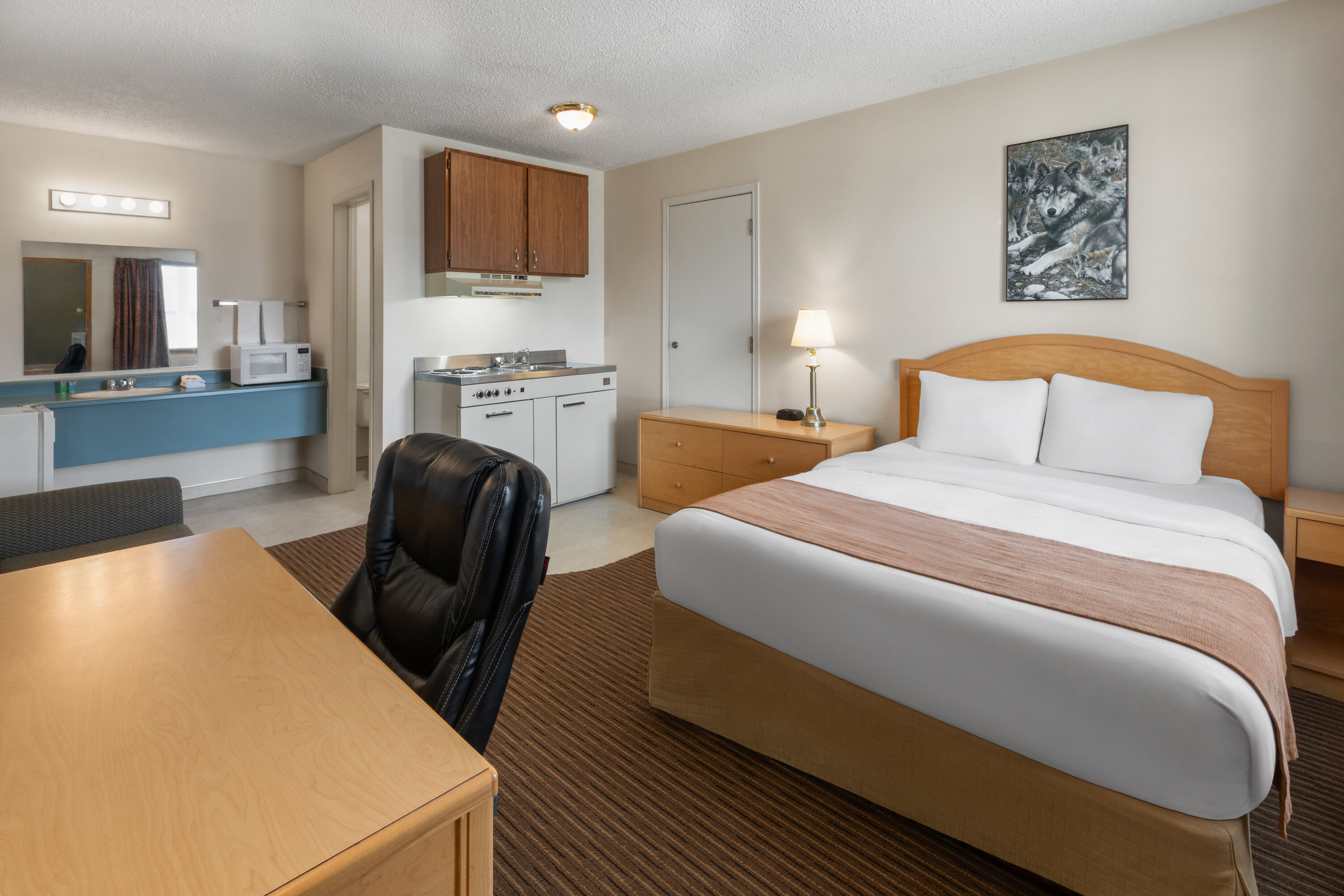 Guest room at the Travelodge by Wyndham Valleyview AB in Valleyview, Alberta