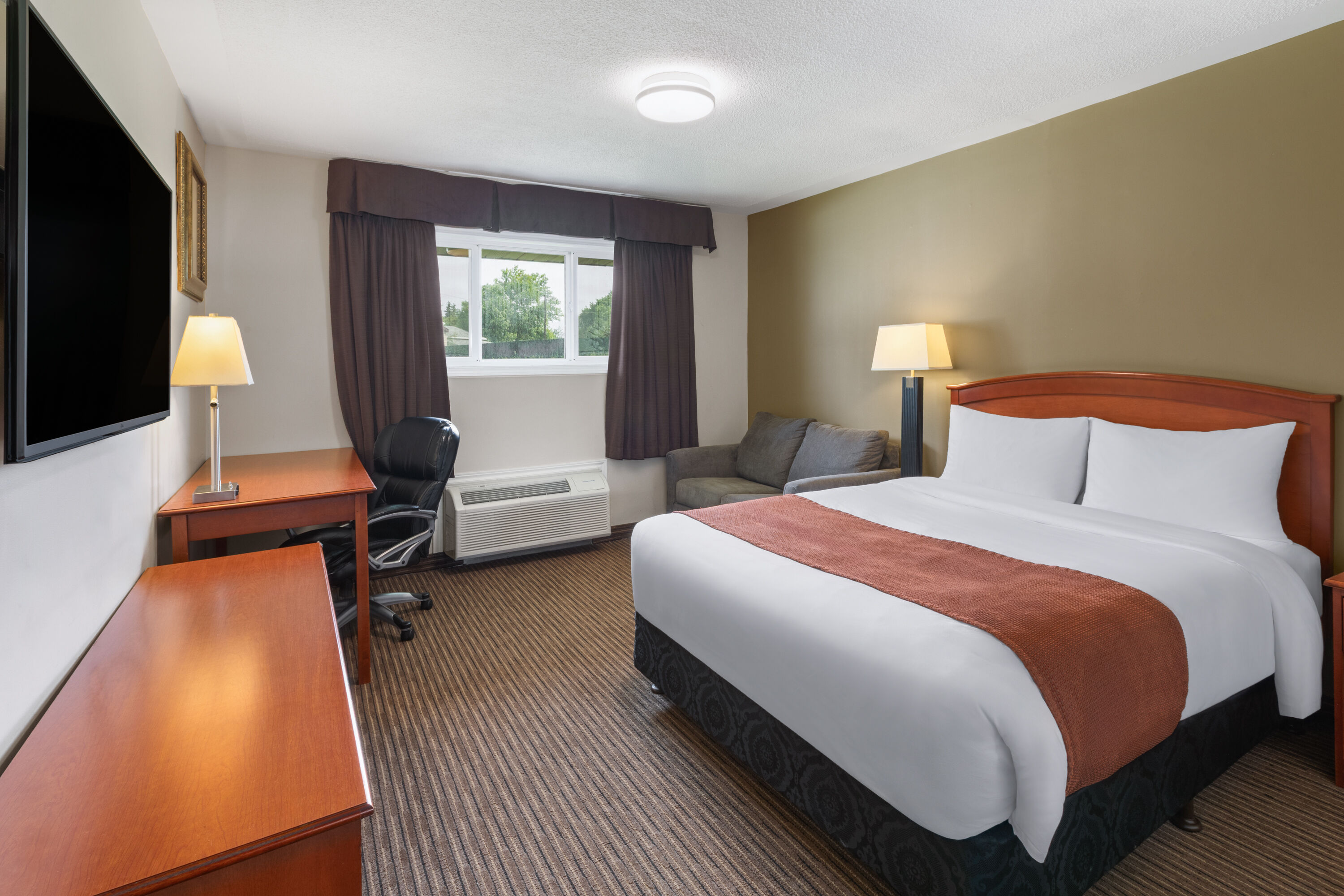 Travelodge by Wyndham Valleyview AB suite in Valleyview, Alberta