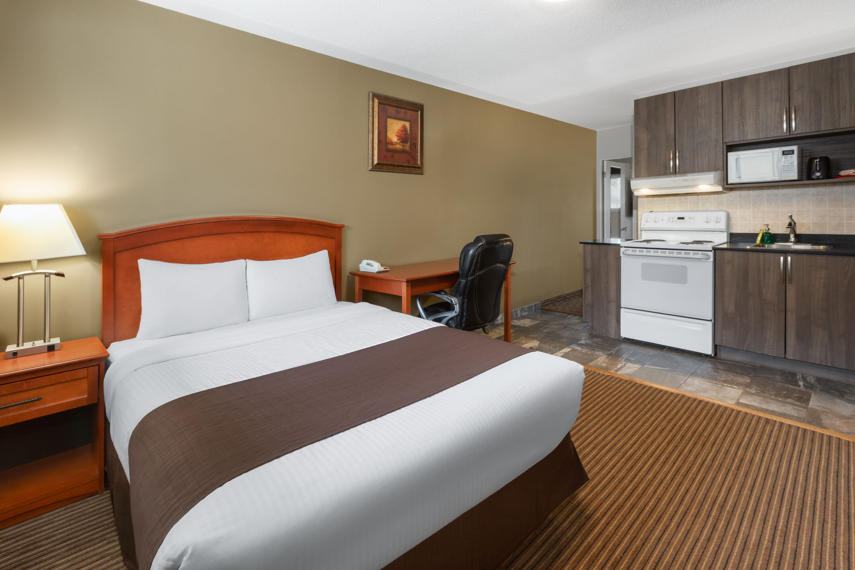 Travelodge by Wyndham Valleyview AB suite in Valleyview, Alberta