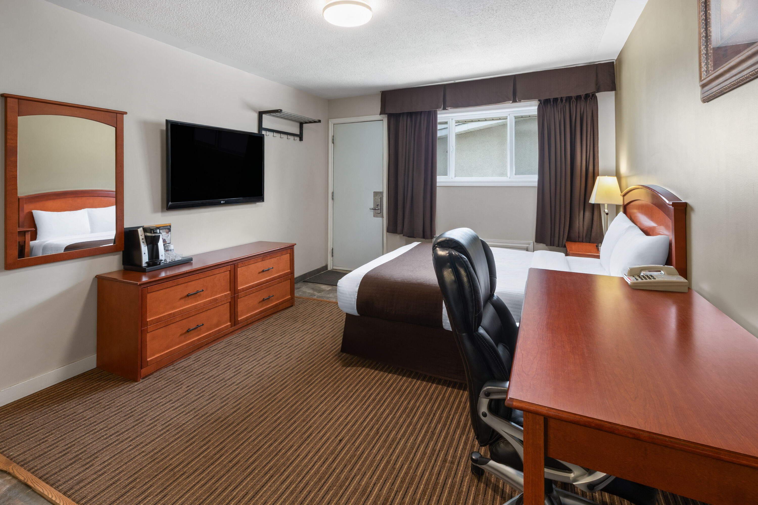 Travelodge by Wyndham Valleyview AB suite in Valleyview, Alberta