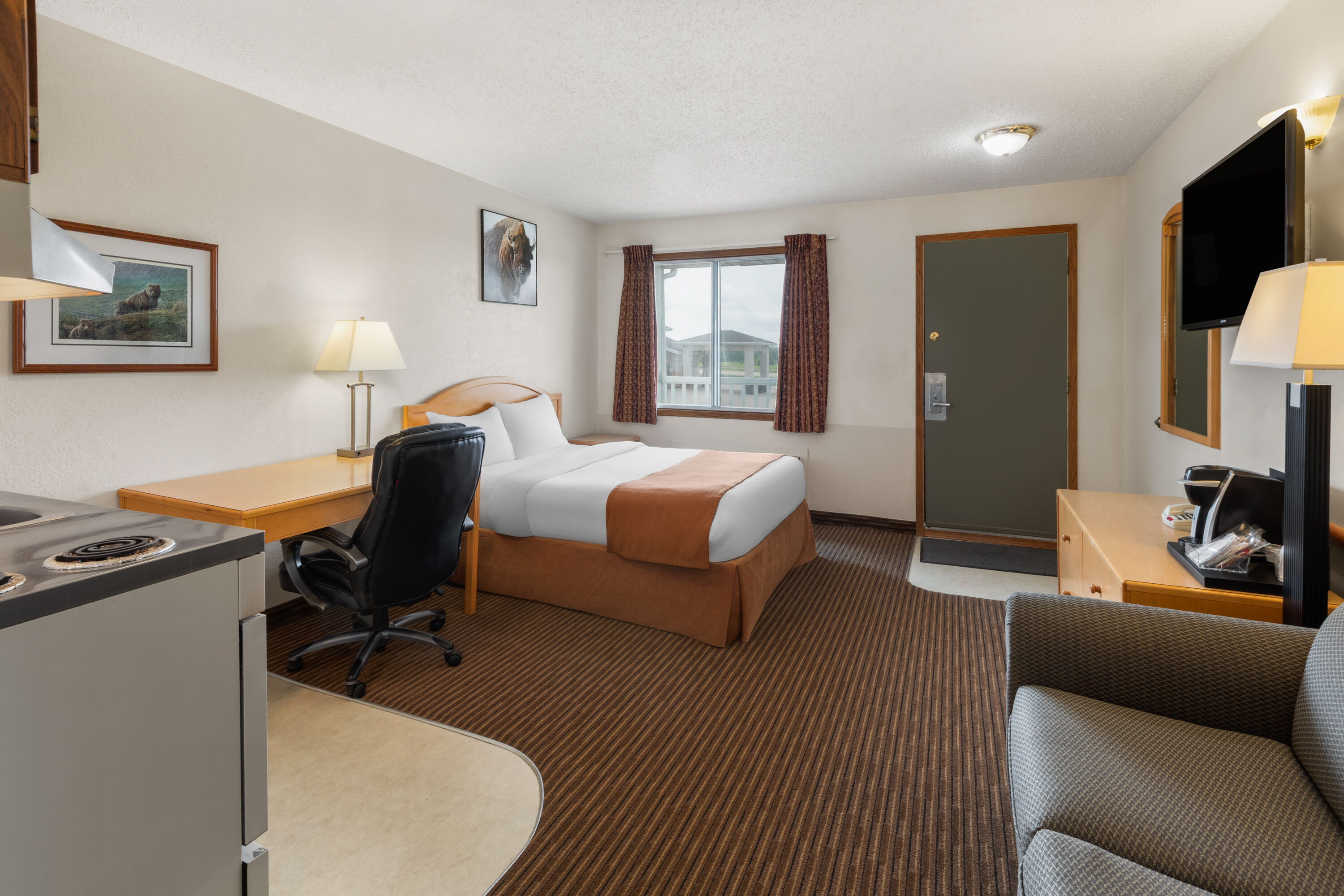 Travelodge by Wyndham Valleyview AB suite in Valleyview, Alberta