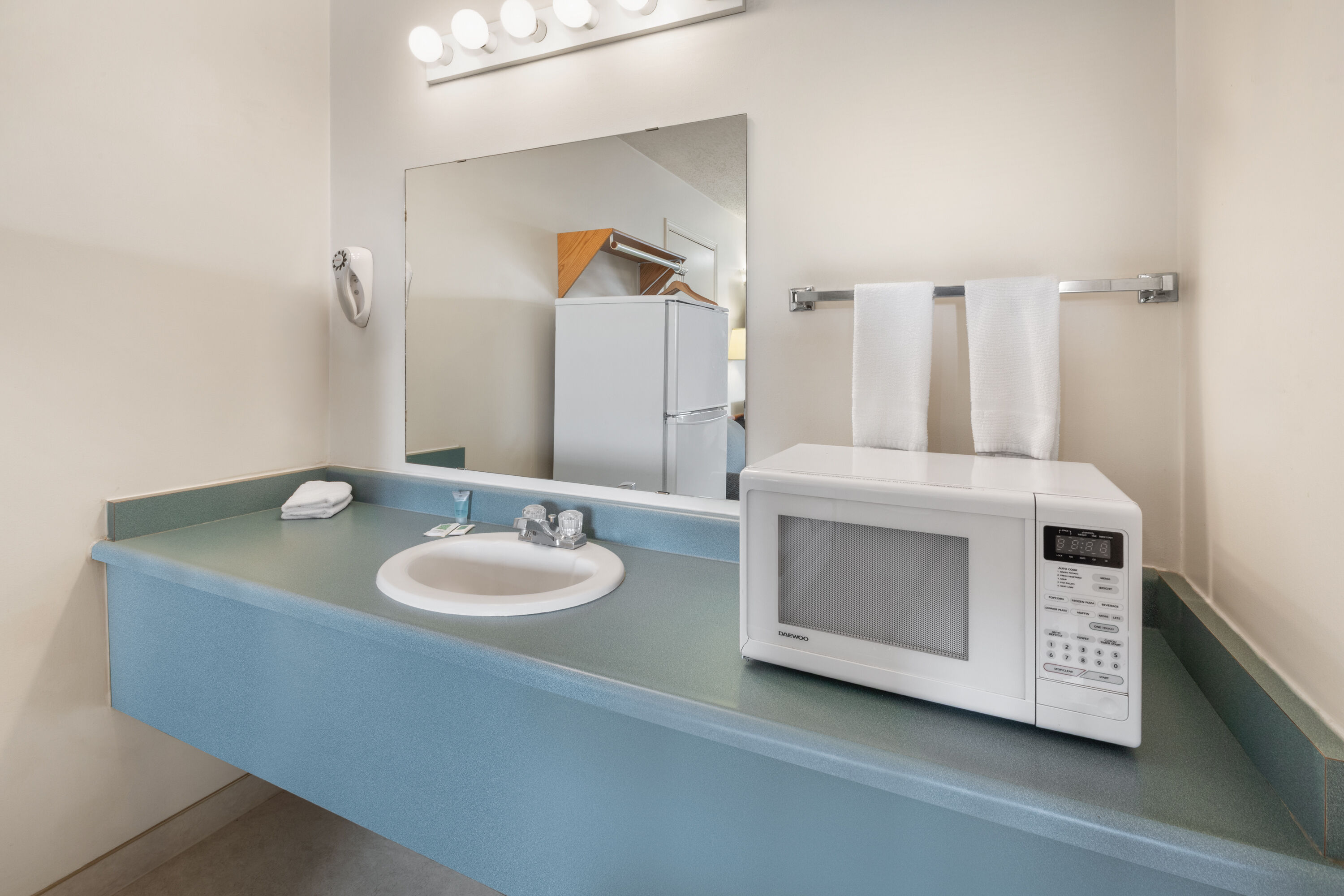 Travelodge by Wyndham Valleyview AB suite in Valleyview, Alberta