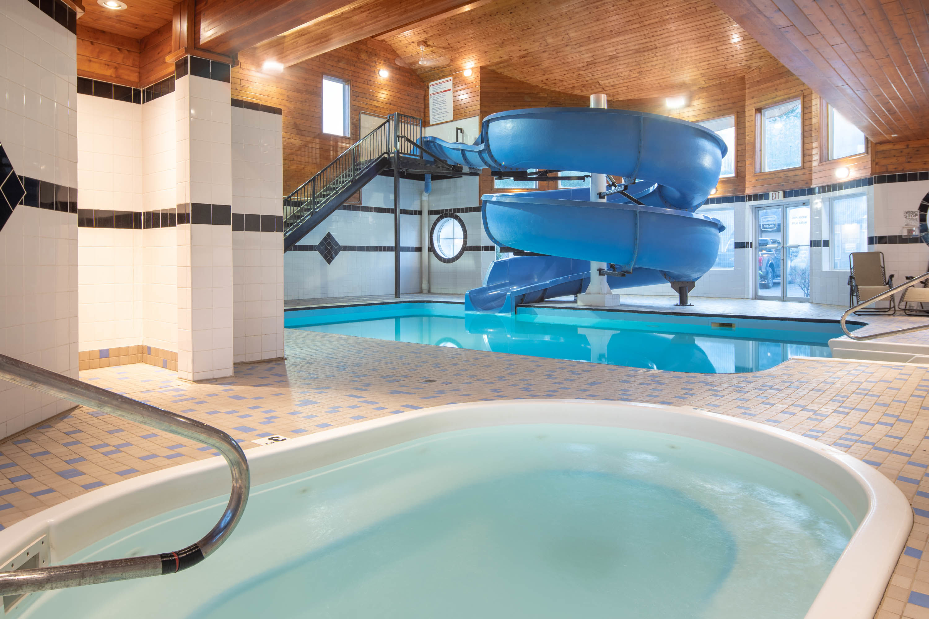 Hot tub at the Travelodge by Wyndham Golden Sportsman Lodge in Golden, British Columbia