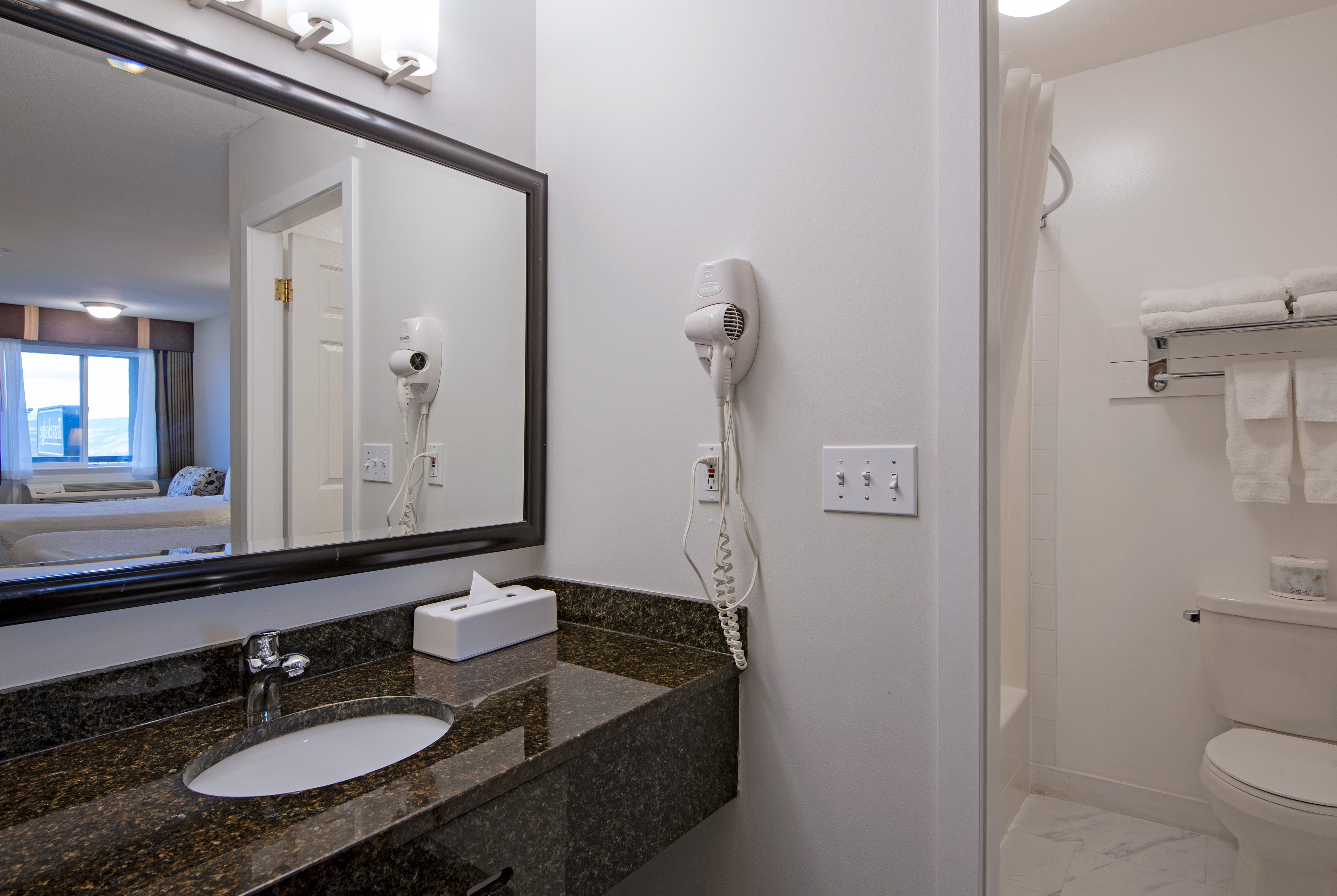 Guest room bath at the Travelodge by Wyndham Kamloops Mountview in Kamloops, British Columbia