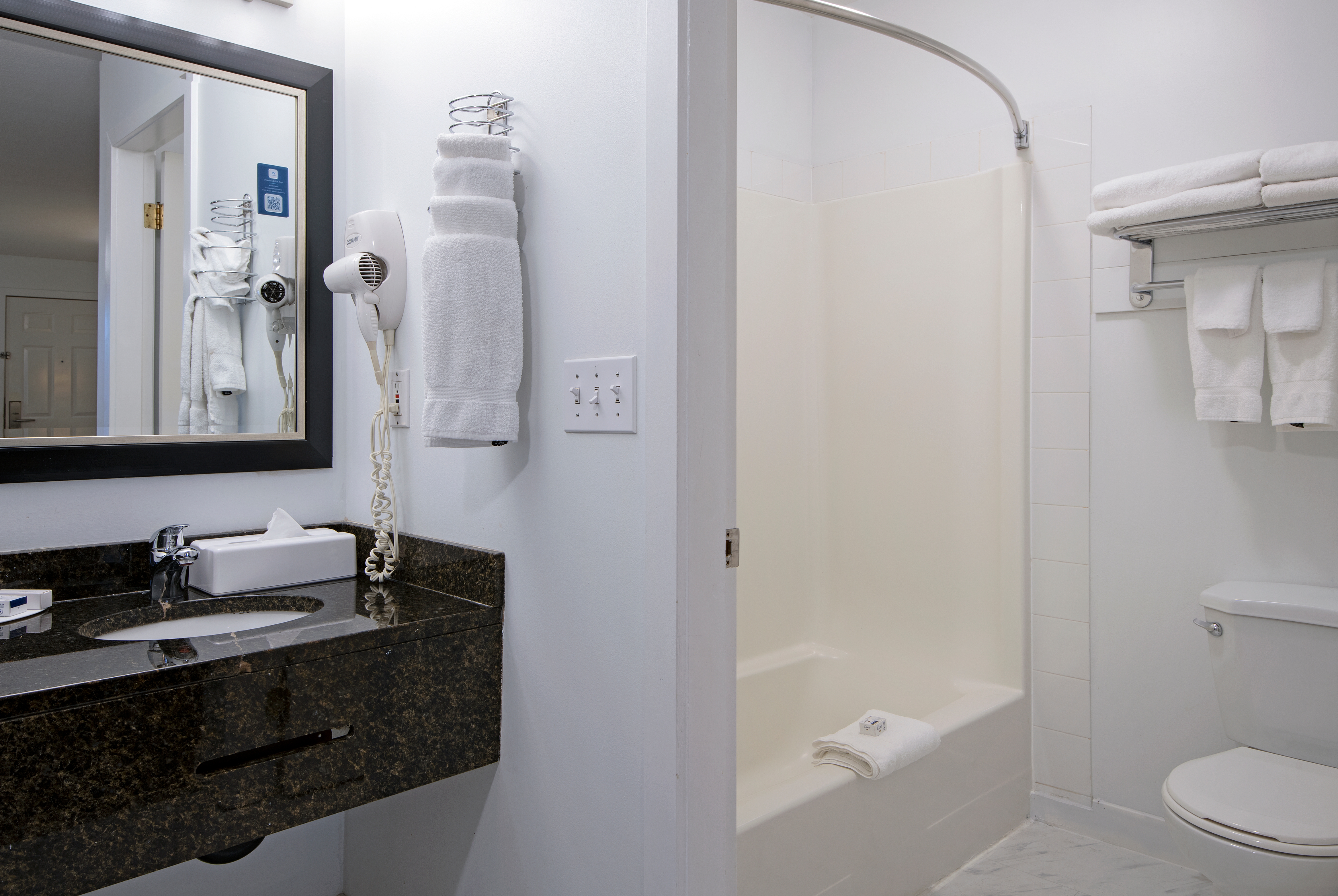 Guest room bath at the Travelodge by Wyndham Kamloops Mountview in Kamloops, British Columbia