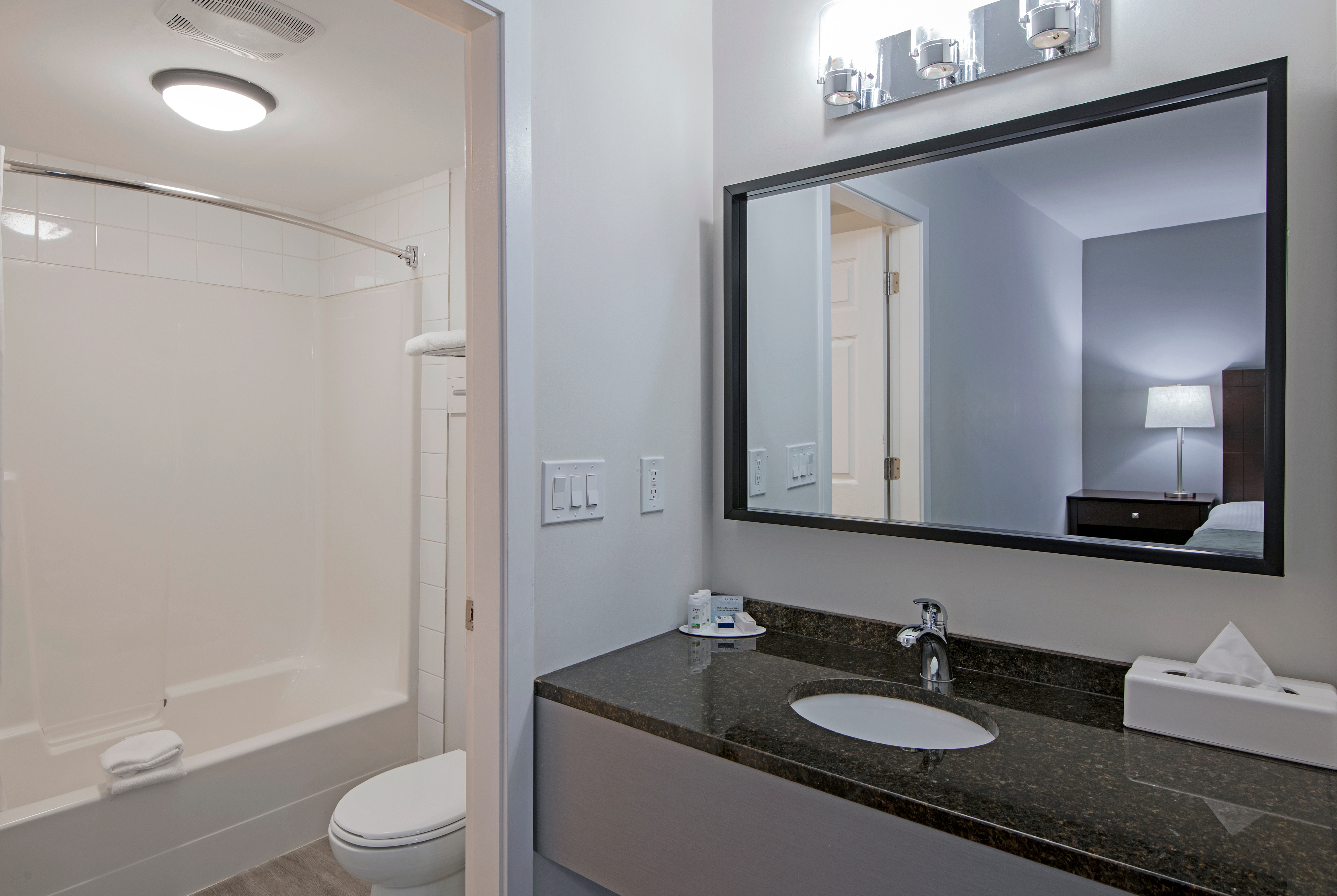 Guest room bath at the Travelodge by Wyndham Kamloops Mountview in Kamloops, British Columbia