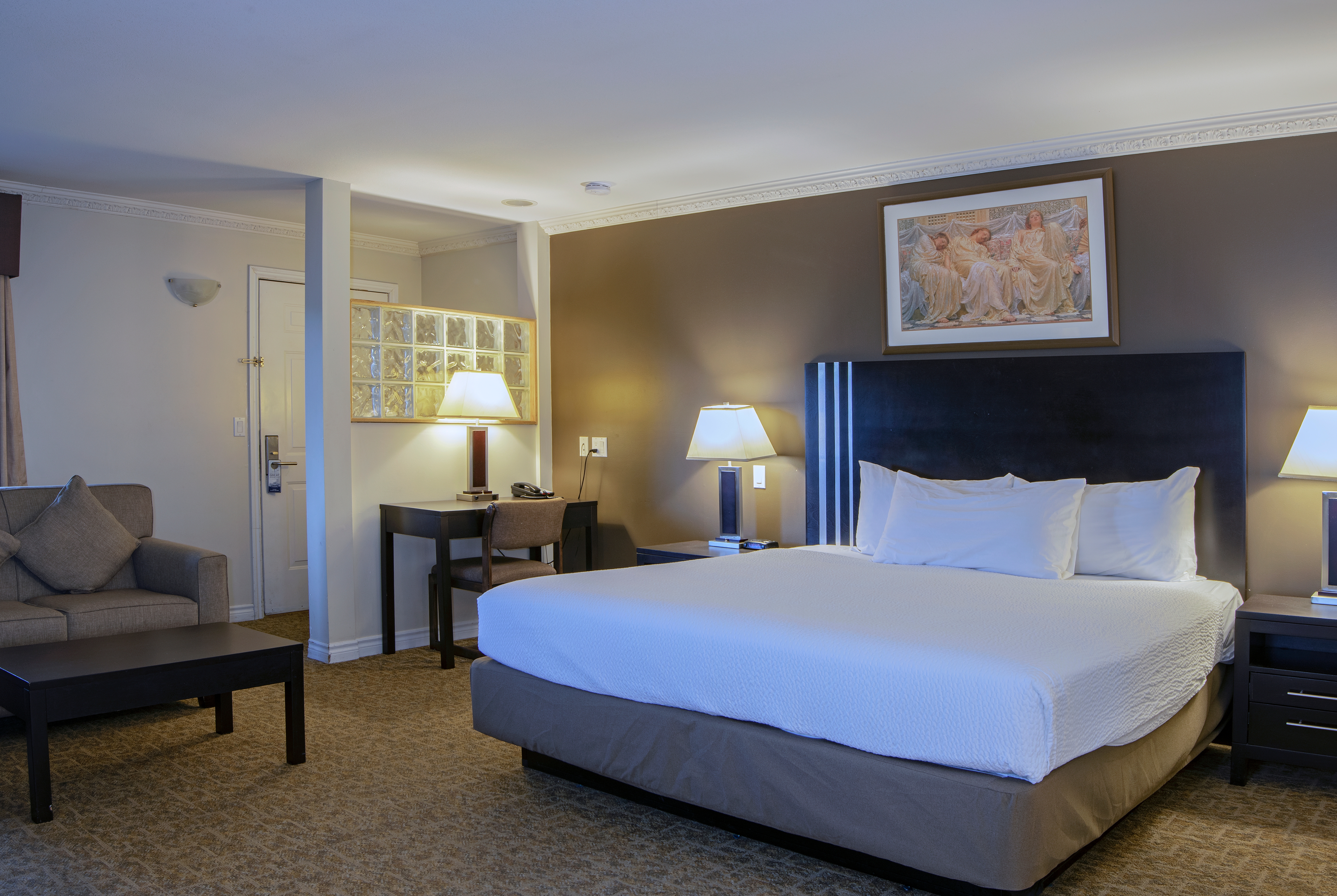 Guest room at the Travelodge by Wyndham Kamloops Mountview in Kamloops, British Columbia