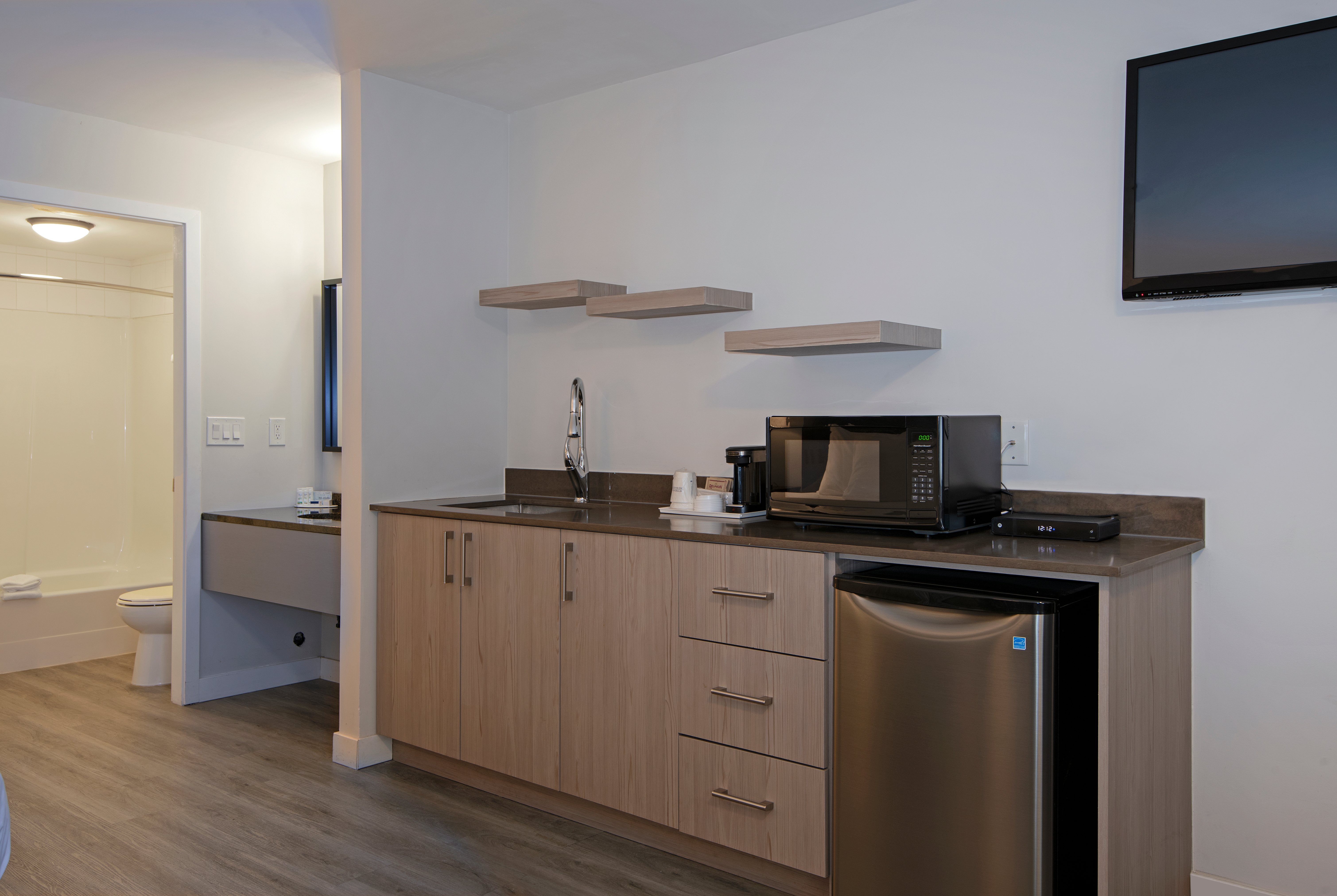 Guest room at the Travelodge by Wyndham Kamloops Mountview in Kamloops, British Columbia