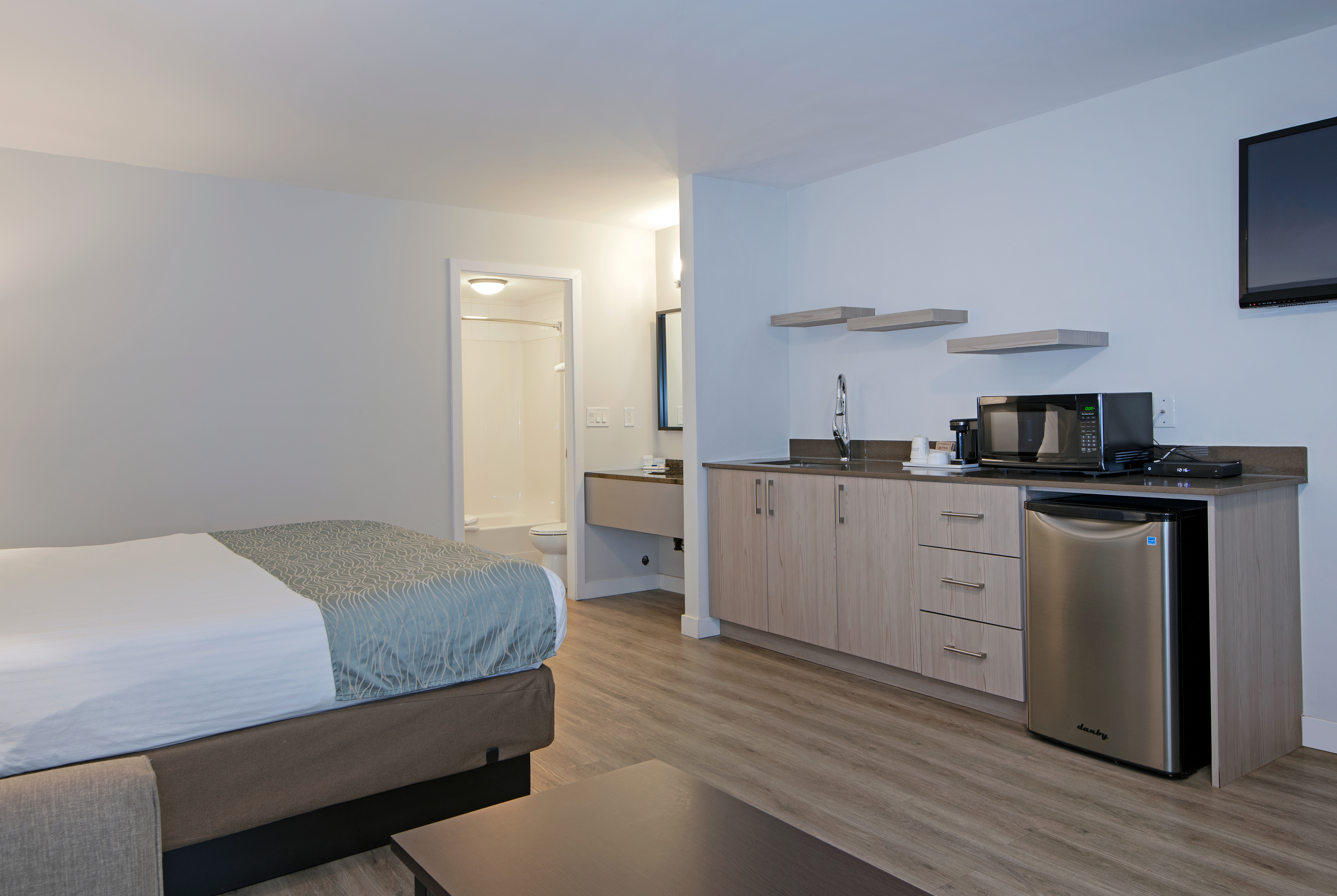 Guest room at the Travelodge by Wyndham Kamloops Mountview in Kamloops, British Columbia