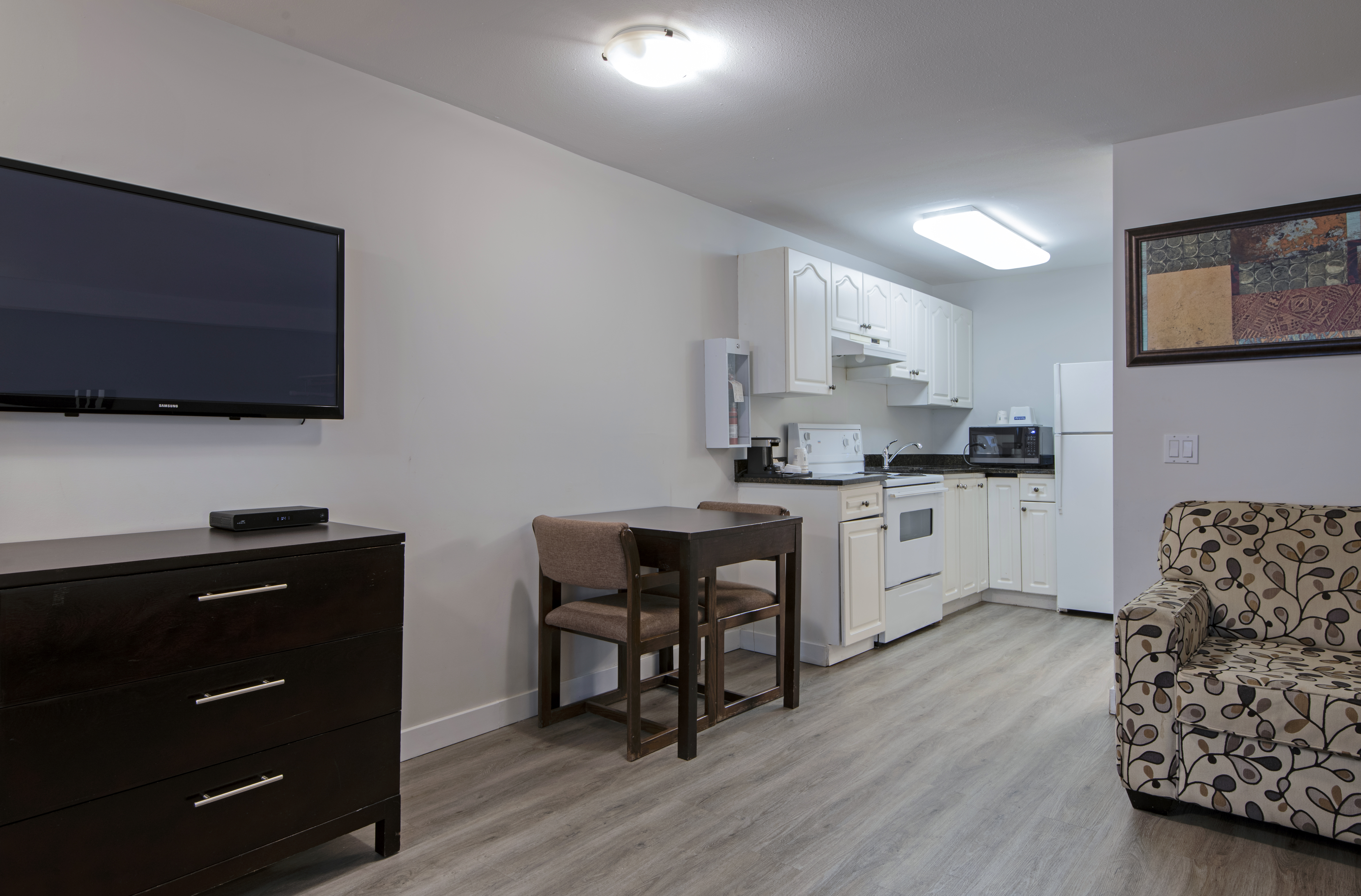 Guest room at the Travelodge by Wyndham Kamloops Mountview in Kamloops, British Columbia