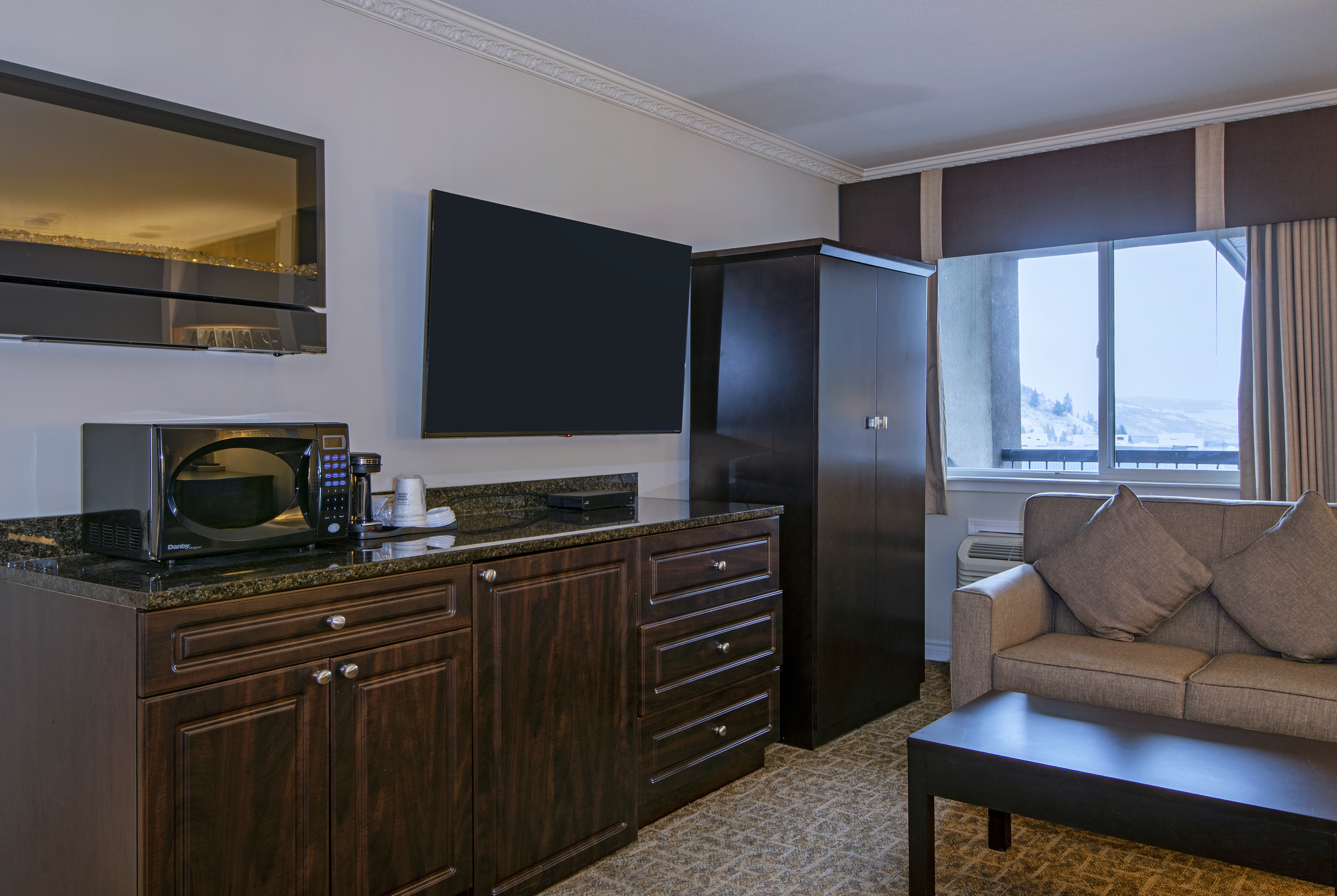 Guest room at the Travelodge by Wyndham Kamloops Mountview in Kamloops, British Columbia