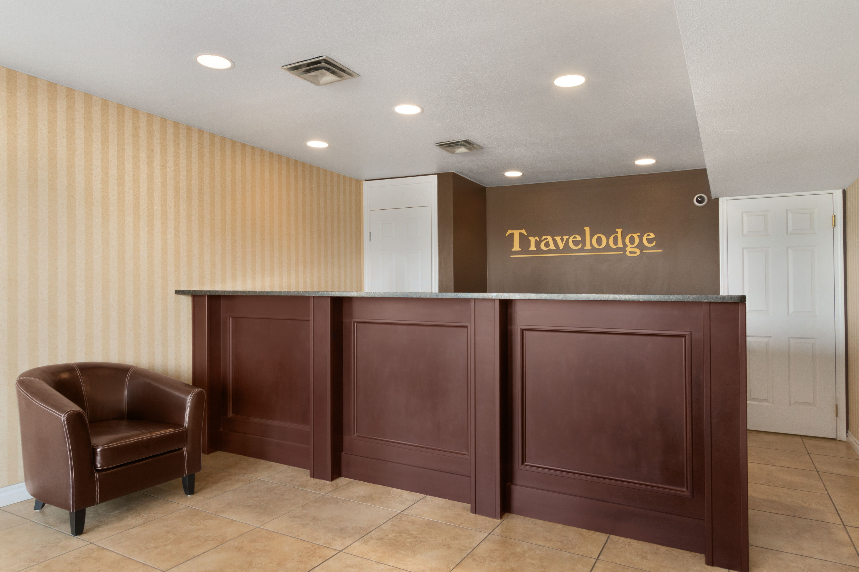 Travelodge By Wyndham Kamloops Mountview Kamloops Bc Hotels