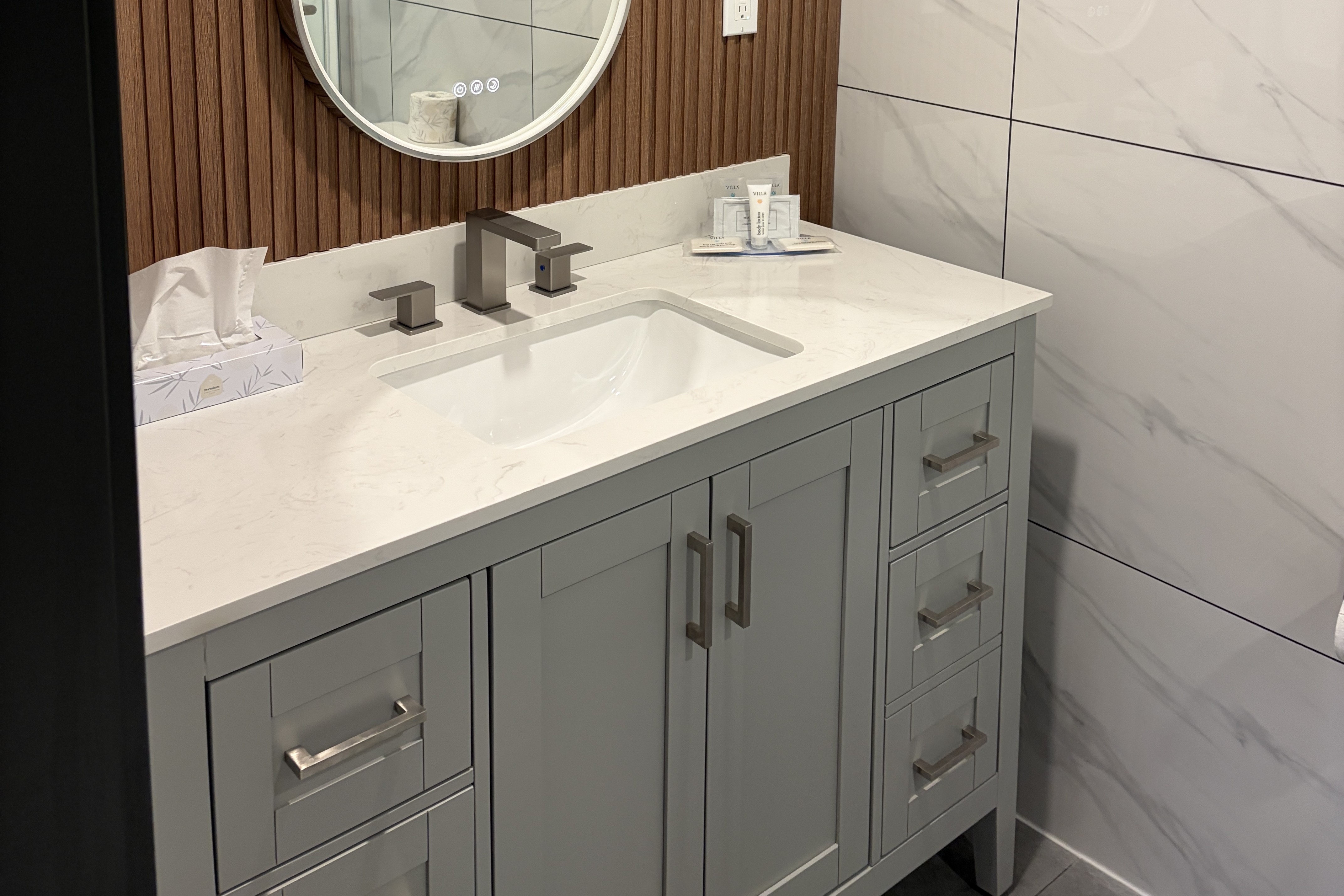 Guest room bath at the Travelodge by Wyndham Langley in Langley, British Columbia