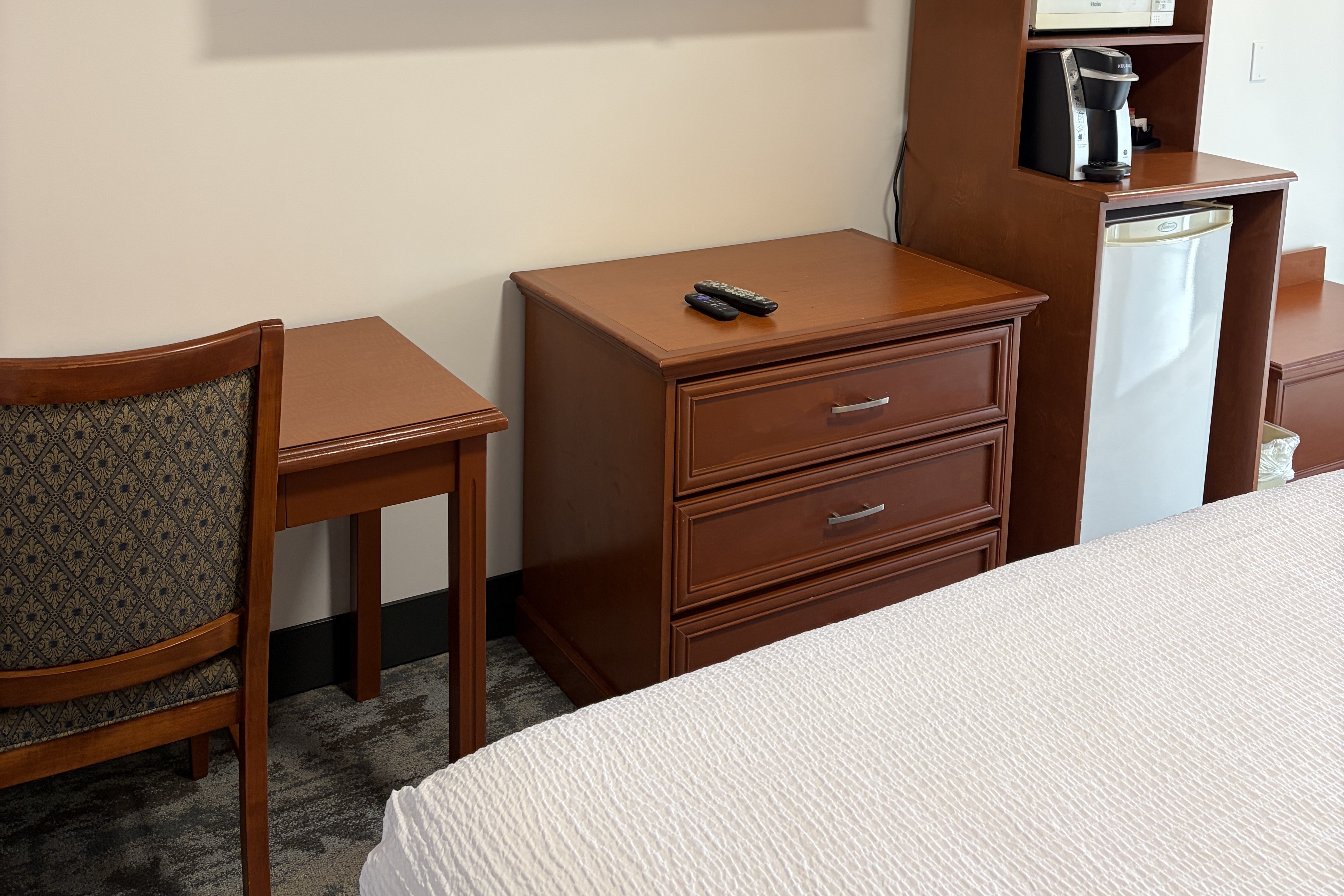 Guest room at the Travelodge by Wyndham Langley in Langley, British Columbia