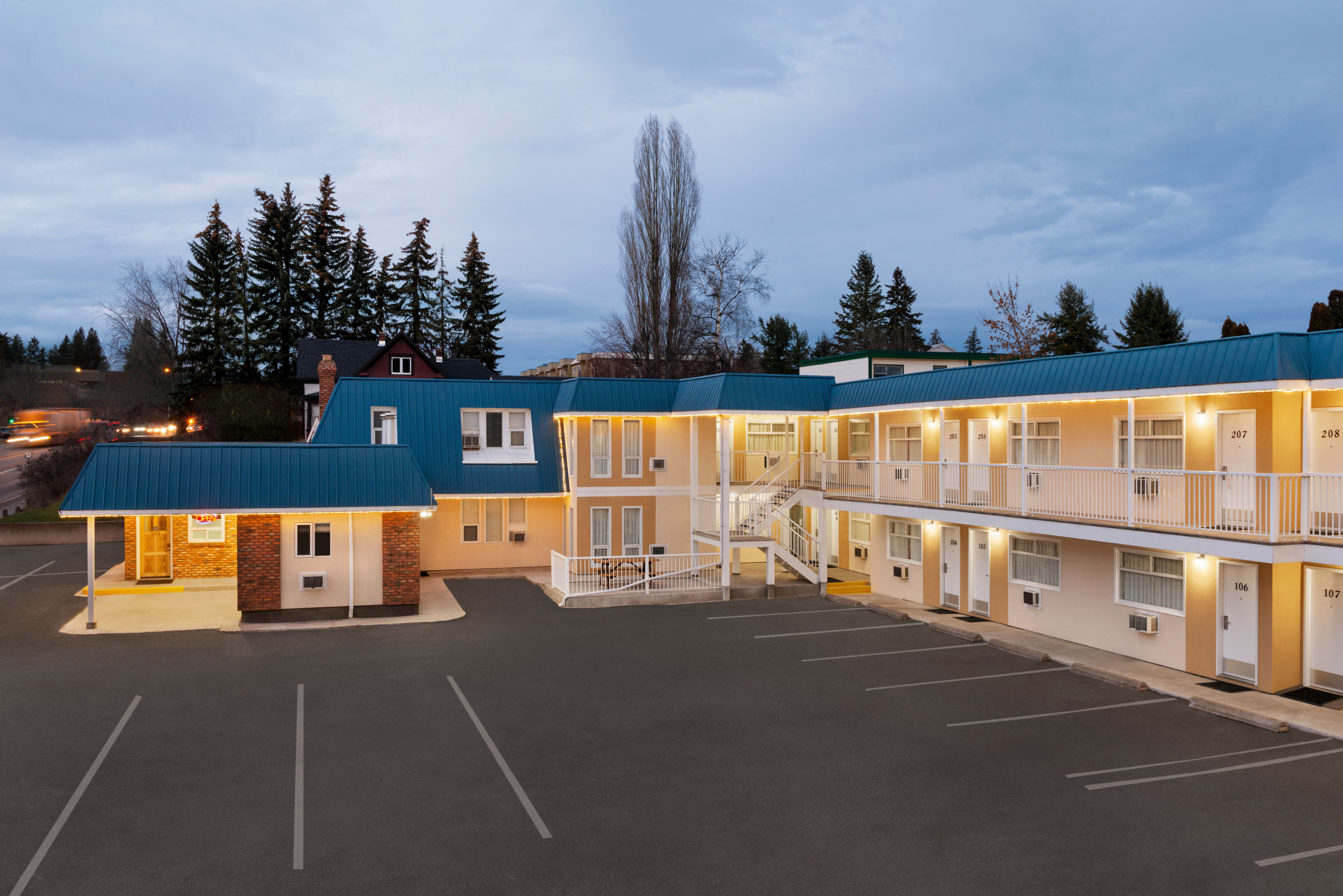Exterior of Travelodge by Wyndham Quesnel hotel in Quesnel, British Columbia