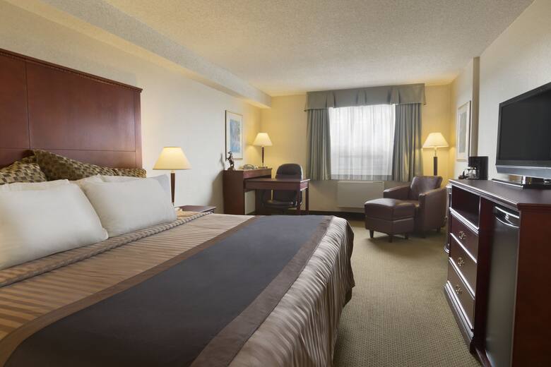 Bedroom Sets Vancouver bedroom sets vancouver guest room at the travelodge hotel airport Bedroom Sets Vancouver bedroom sets vancouver guest room at the travelodge hotel airport