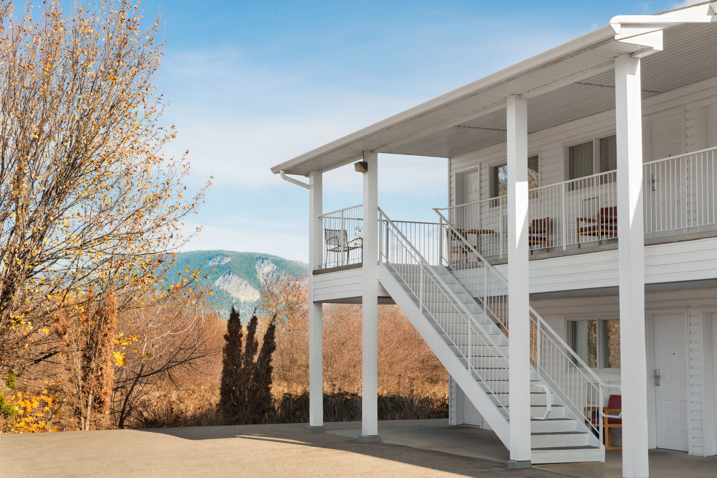 Travelodge by Wyndham Salmon Arm Salmon Arm, BC Hotels