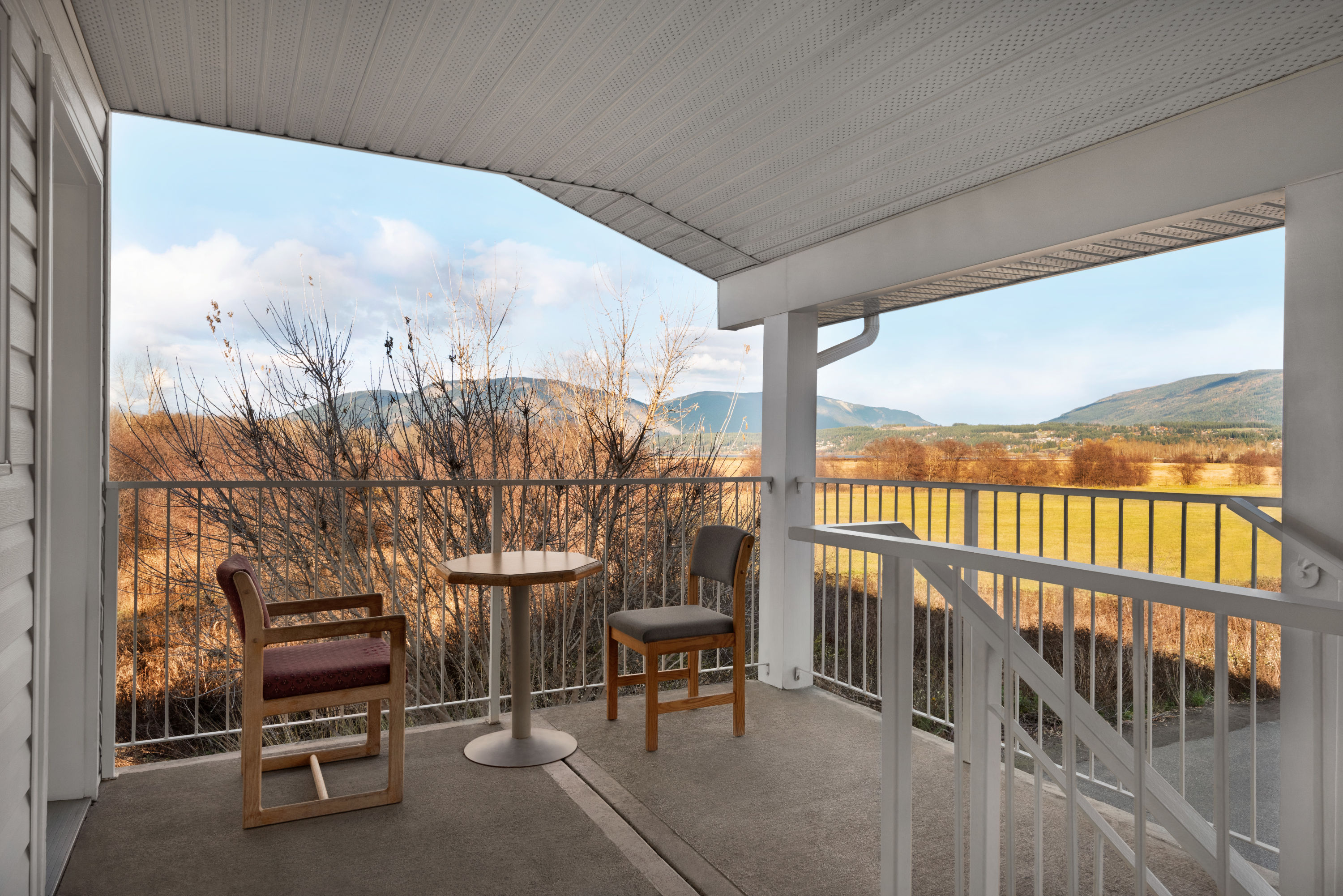 Travelodge by Wyndham Salmon Arm Salmon Arm, BC Hotels