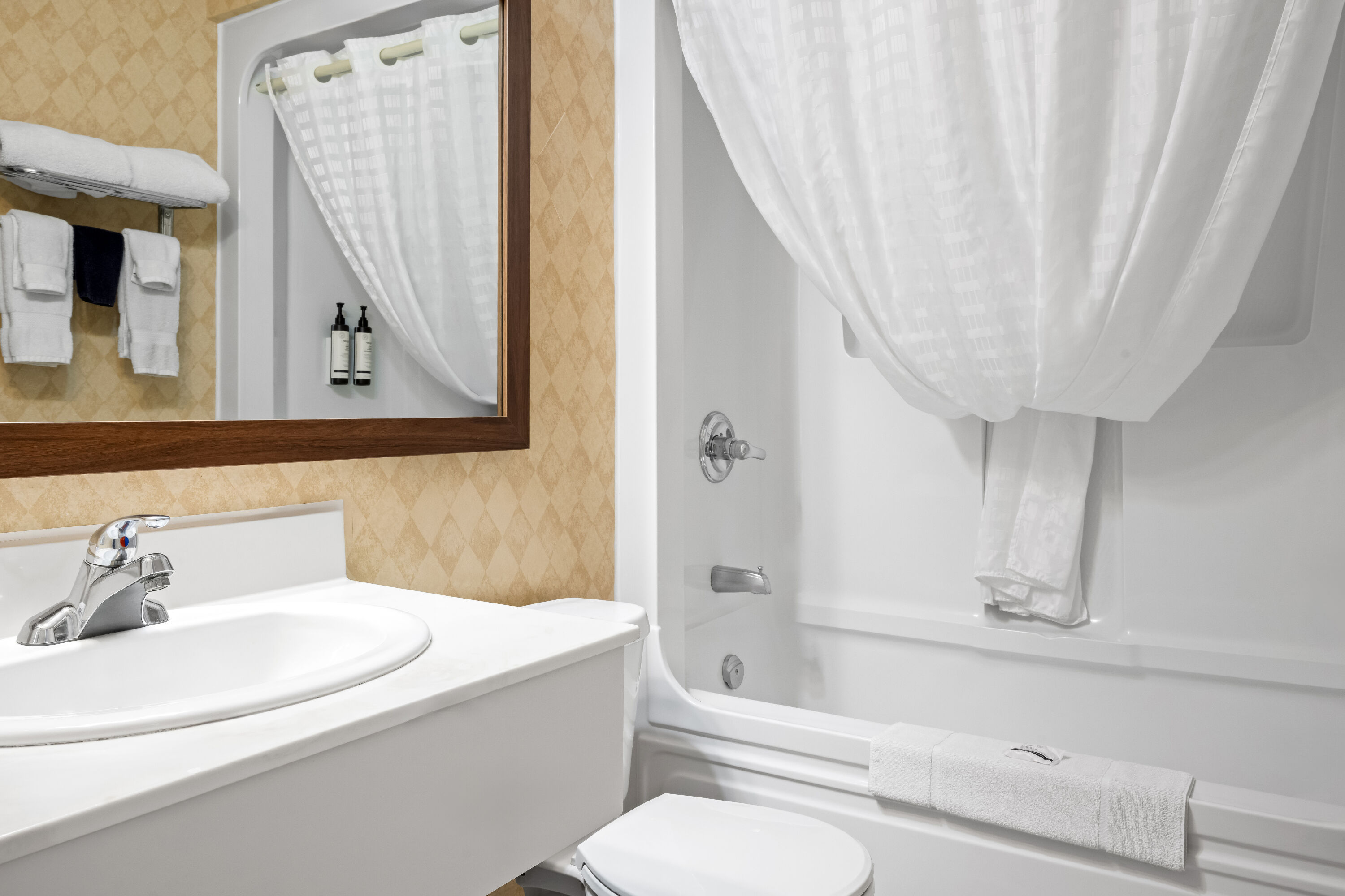 Guest room bath at the Travelodge by Wyndham Amherst in Amherst, Nova Scotia