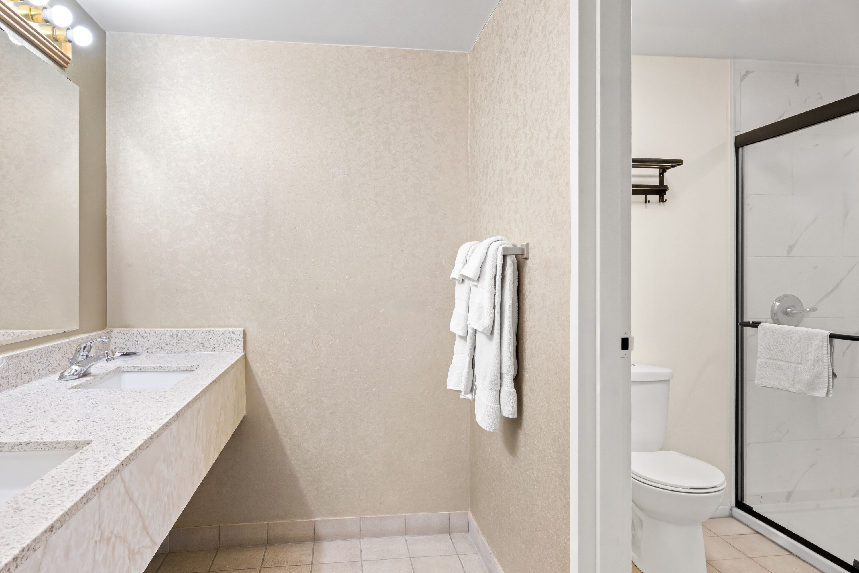 Guest room bath at the Travelodge by Wyndham Amherst in Amherst, Nova Scotia