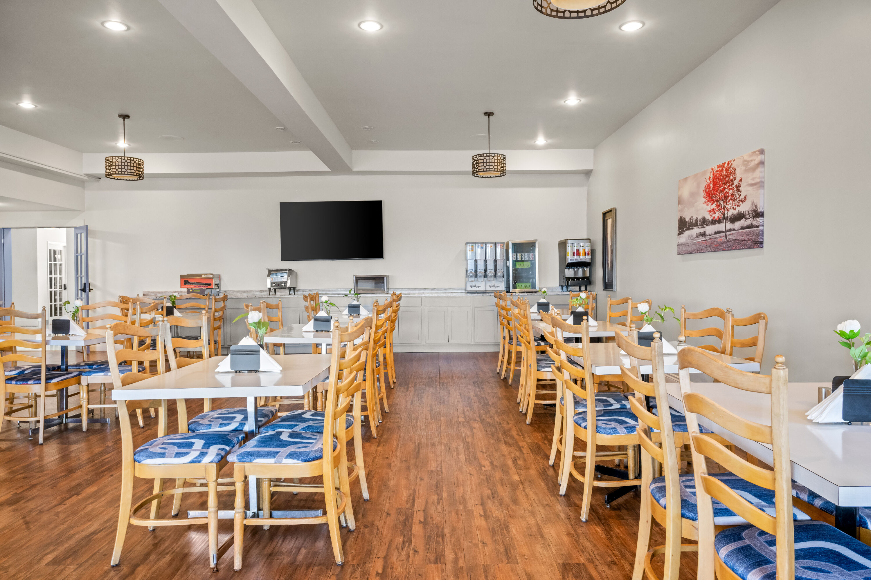 Travelodge by Wyndham Amherst restaurant breakfast area with seating in Amherst, Nova Scotia