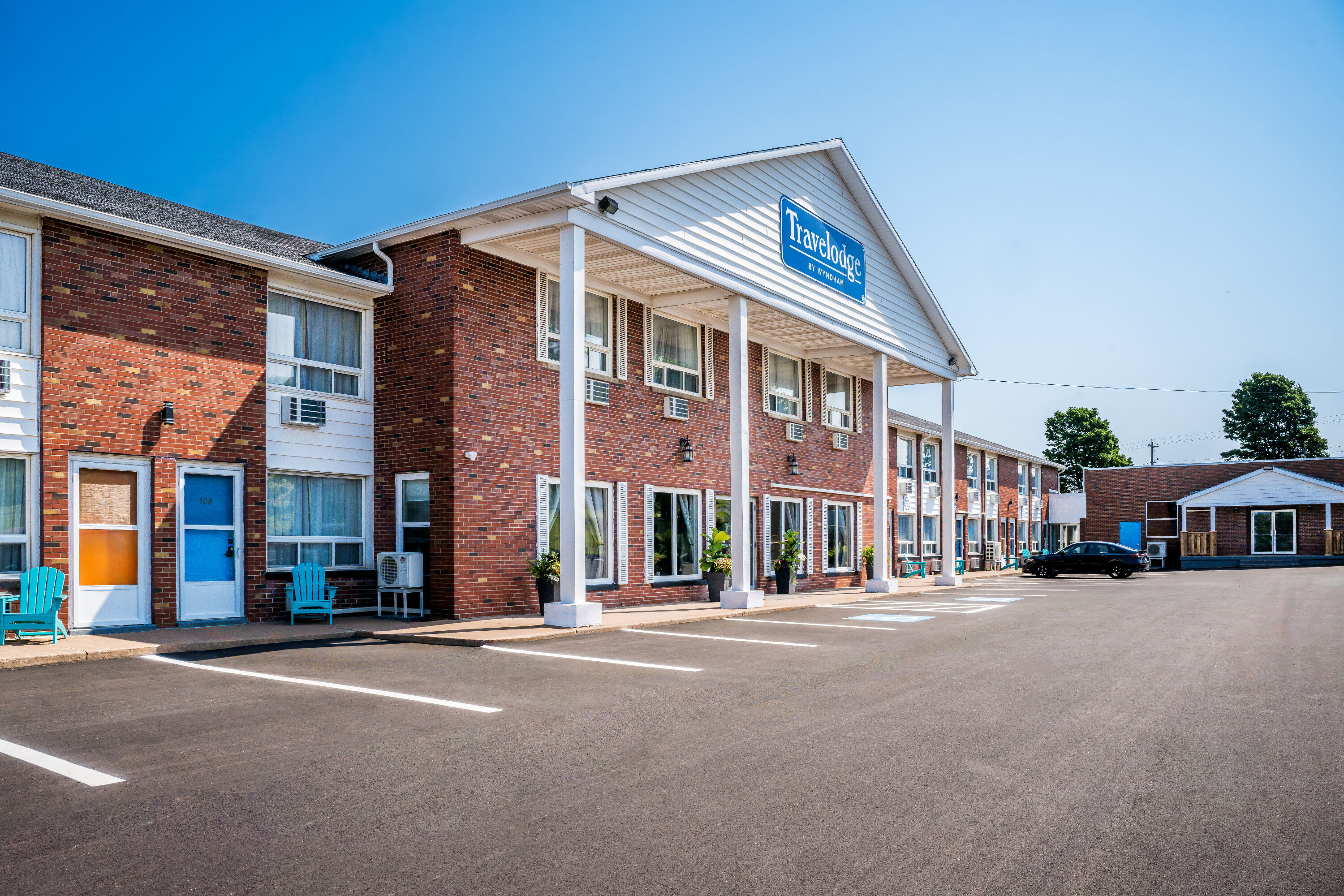 Exterior Day Image of Travelodge by Wyndham Amherst hotel in Amherst, Nova Scotia