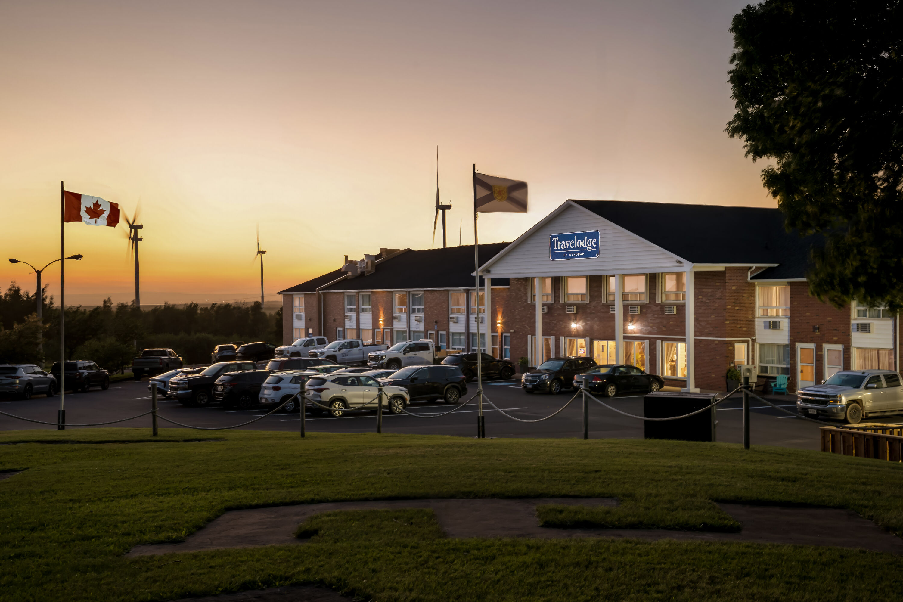 Exterior Night Image of Travelodge by Wyndham Amherst hotel in Amherst, Nova Scotia