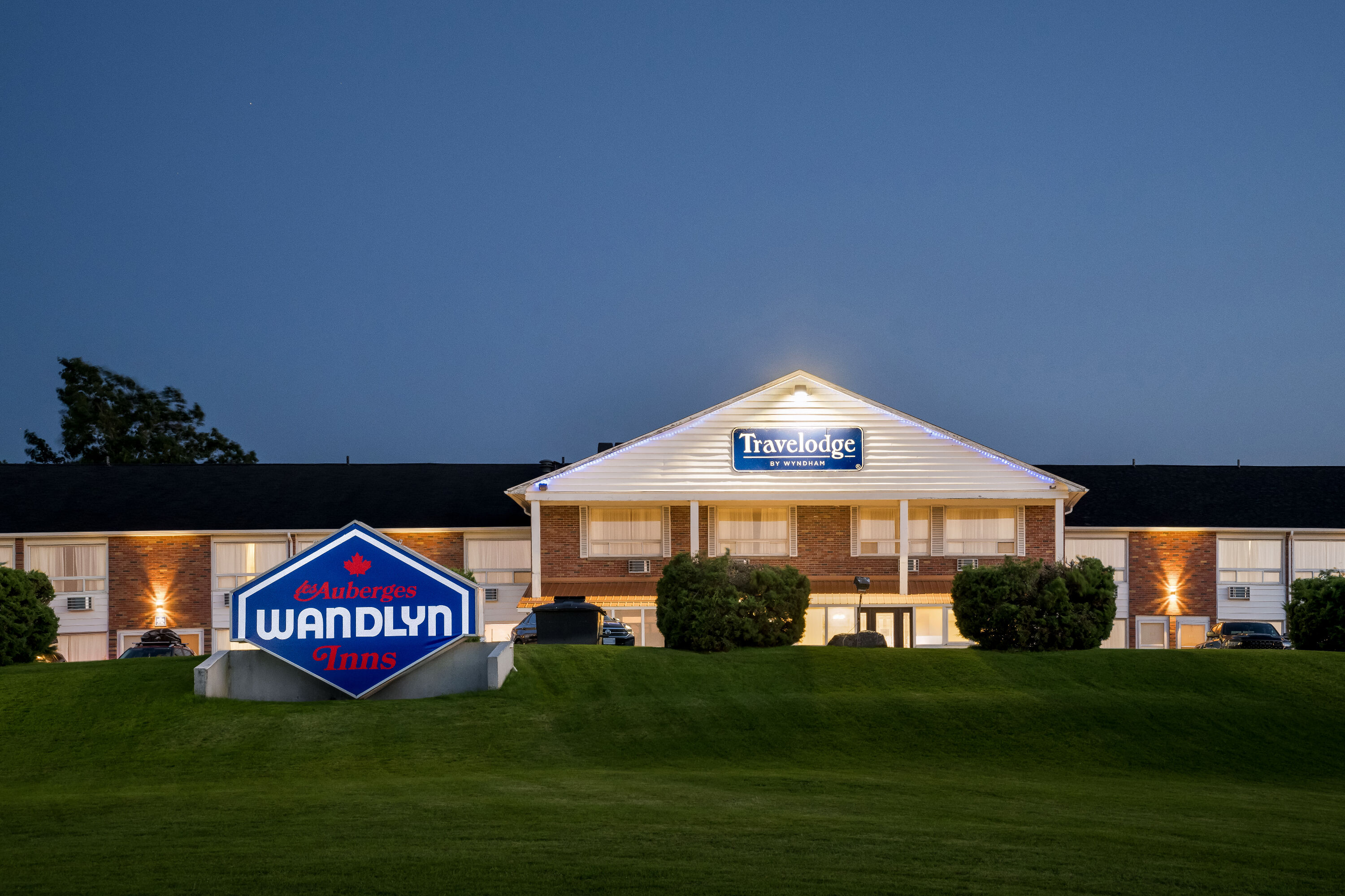 Exterior Night Image of Travelodge by Wyndham Amherst hotel in Amherst, Nova Scotia