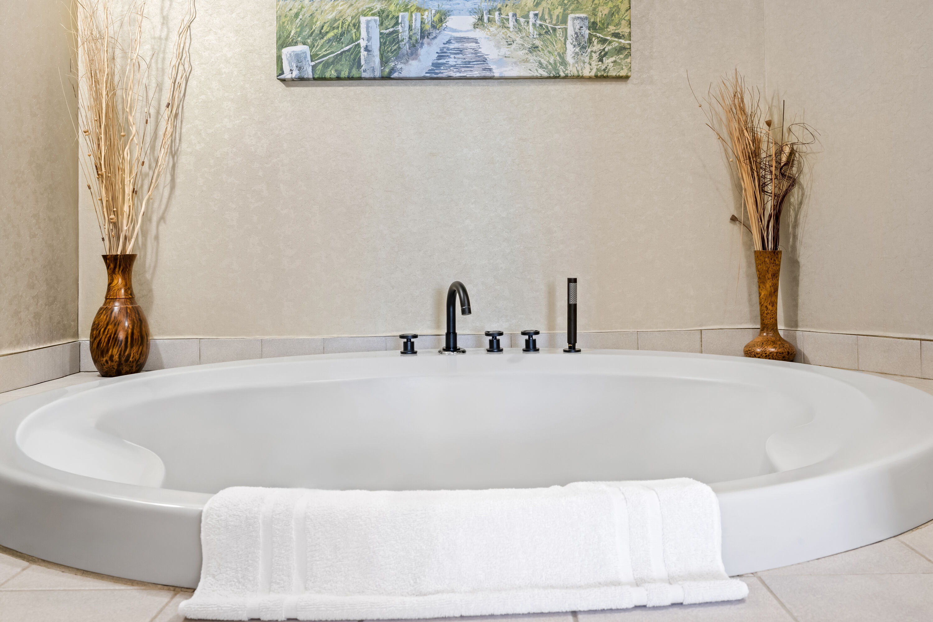 Travelodge by Wyndham Amherst hot tub suite in Amherst, Nova Scotia