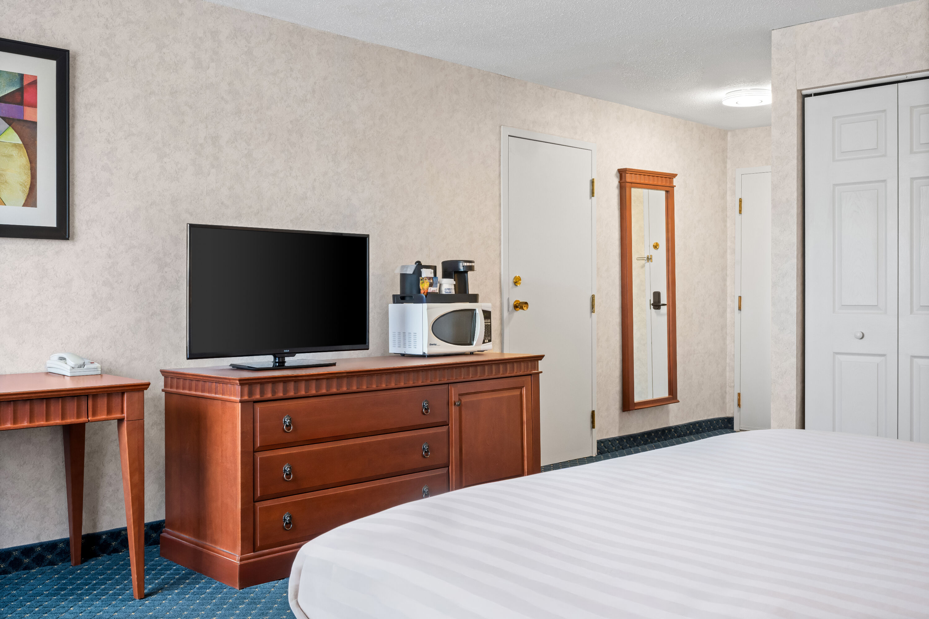 King bed guest room at the Travelodge by Wyndham Amherst in Amherst, Nova Scotia