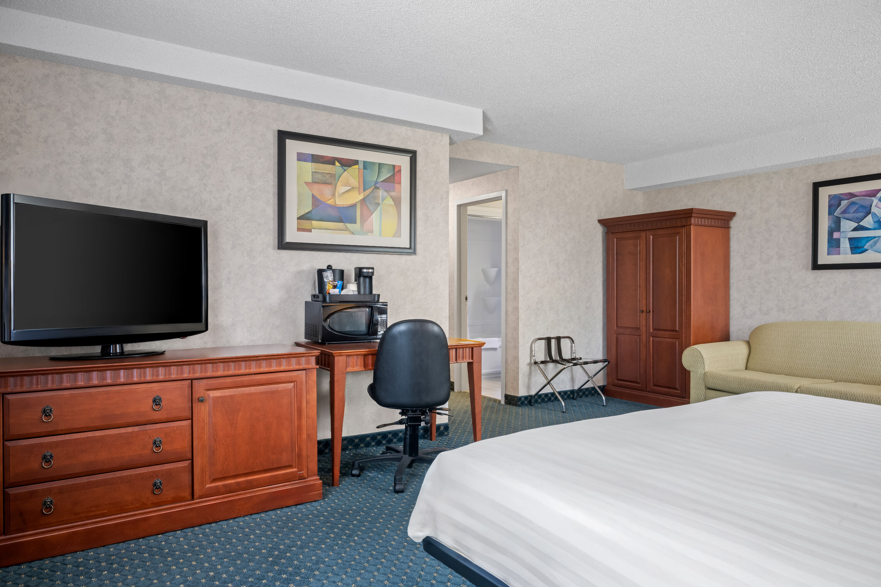 King bed guest room at the Travelodge by Wyndham Amherst in Amherst, Nova Scotia