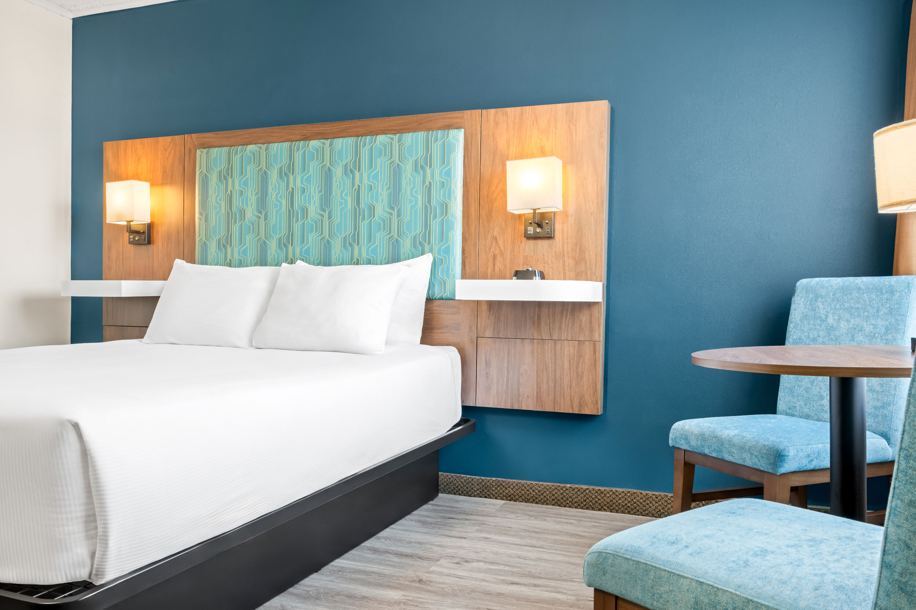 Queen bed guest room at the Travelodge by Wyndham Amherst in Amherst, Nova Scotia