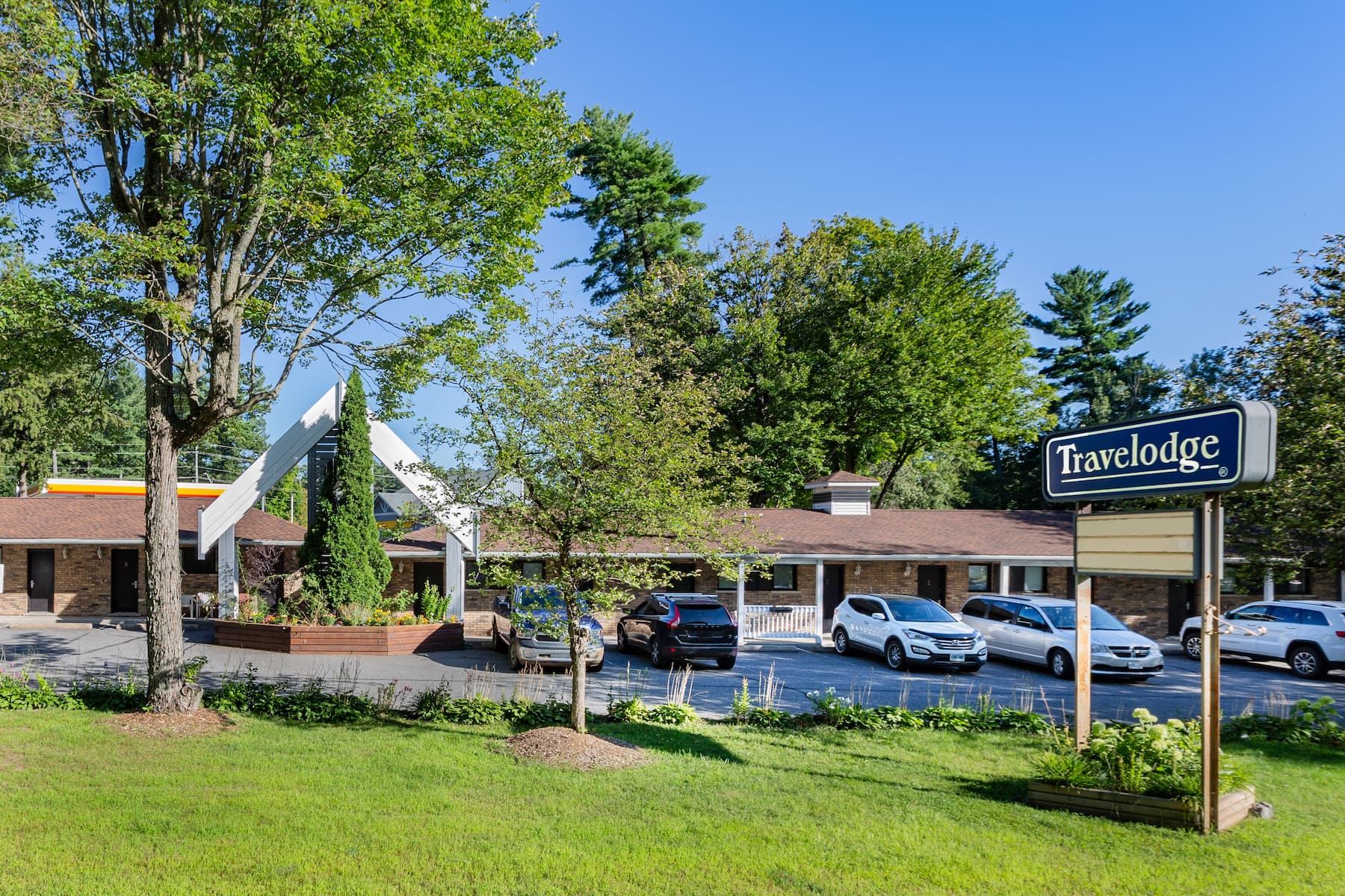 Travelodge by Wyndham Bracebridge | Bracebridge, ON Hotels