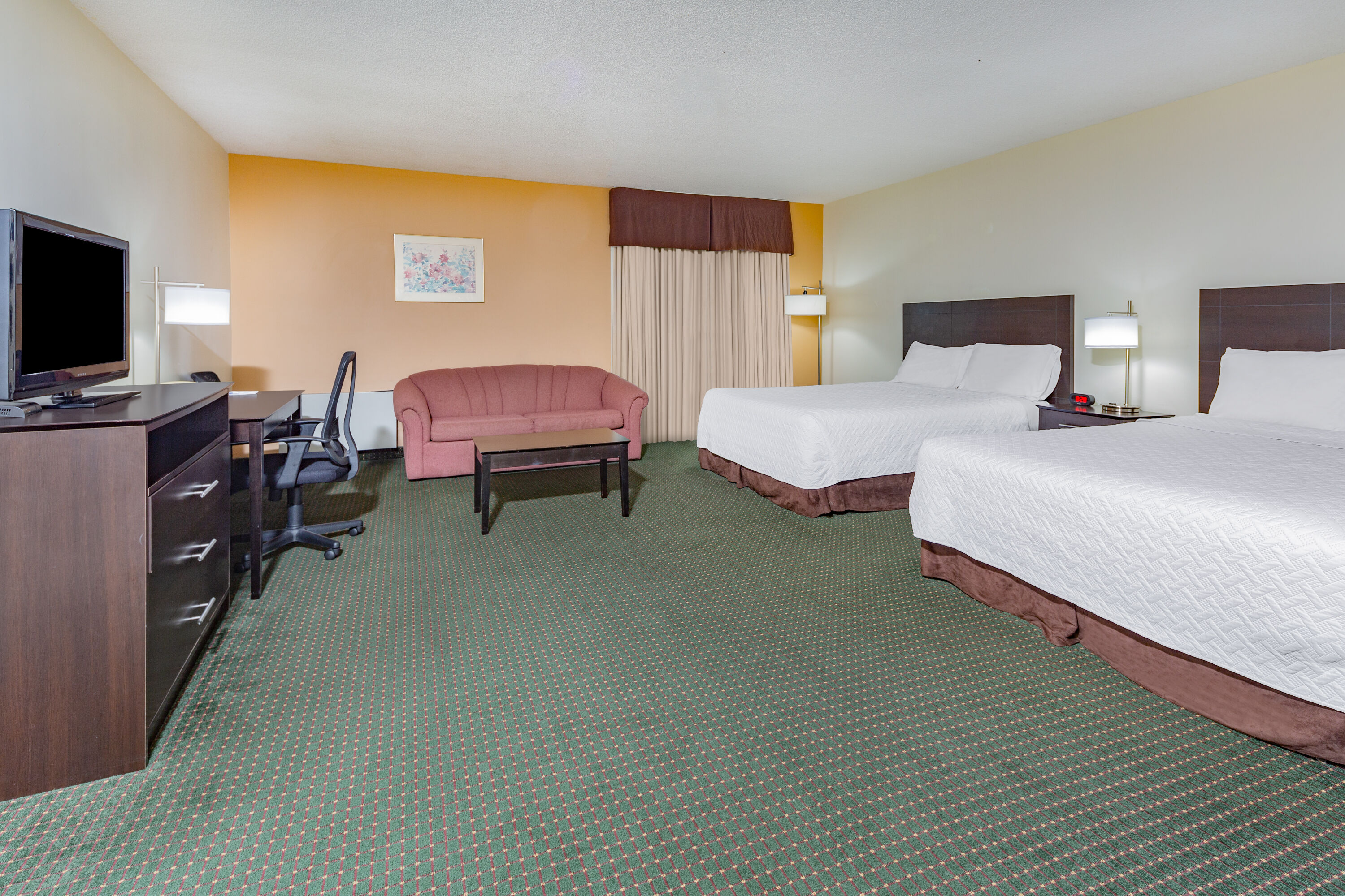 Travelodge by Wyndham Bracebridge | Bracebridge, ON Hotels