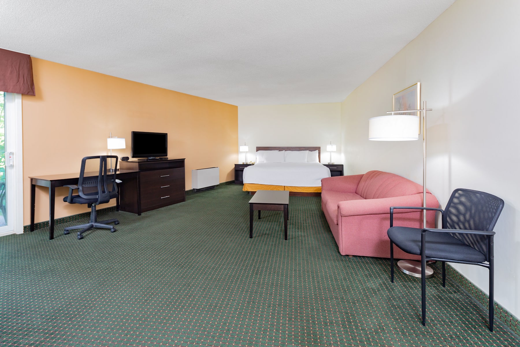 Travelodge by Wyndham Bracebridge | Bracebridge, ON Hotels
