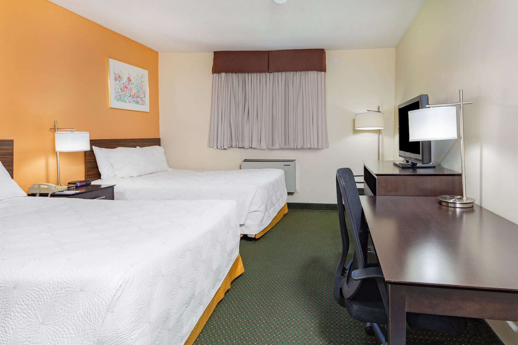 Travelodge by Wyndham Bracebridge | Bracebridge, ON Hotels