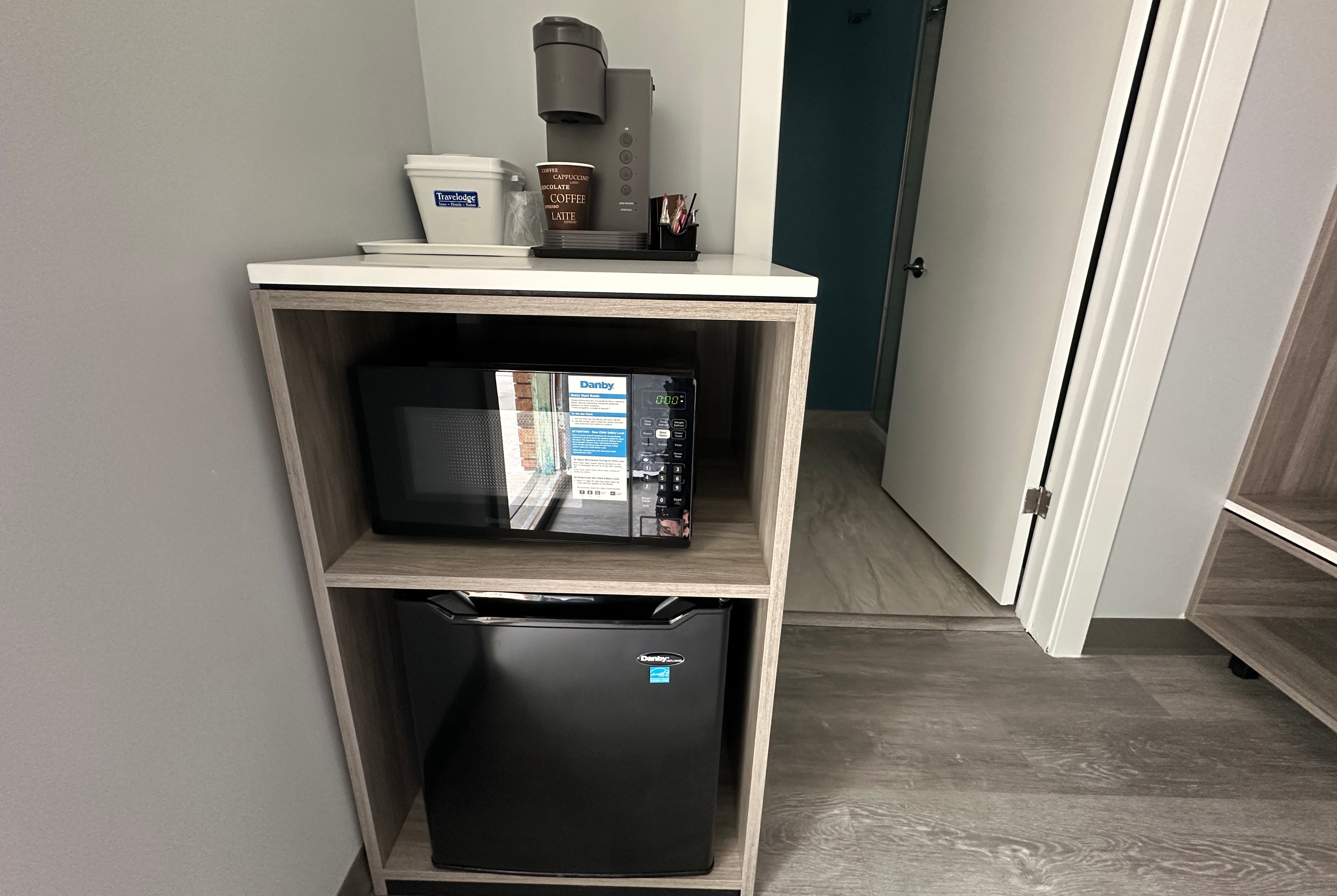Guest room at the Travelodge by Wyndham Bracebridge in Bracebridge, Ontario