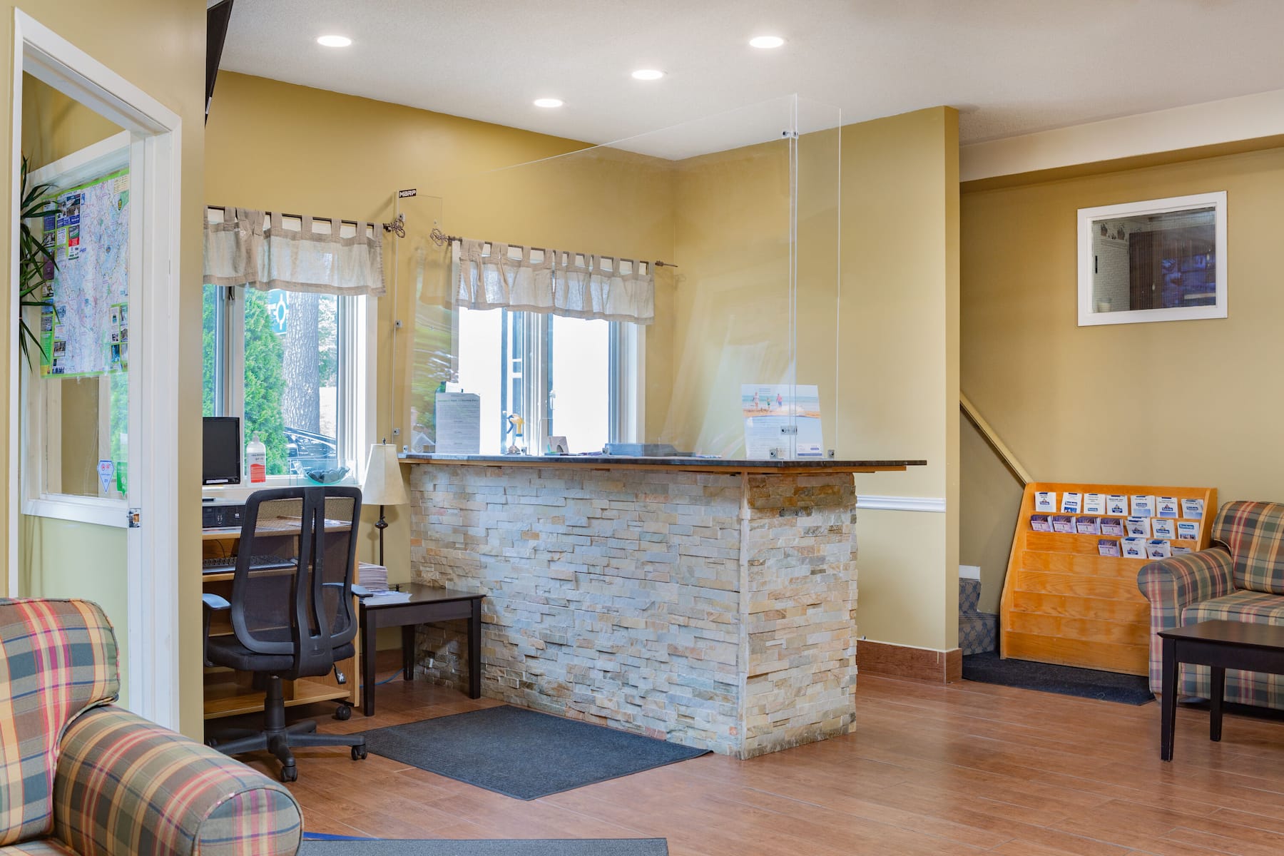 Travelodge by Wyndham Bracebridge | Bracebridge, ON Hotels
