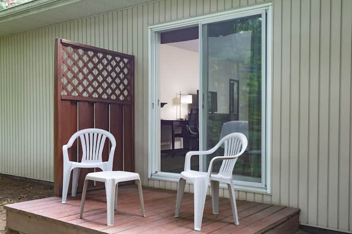 Travelodge by Wyndham Bracebridge | Bracebridge, ON Hotels