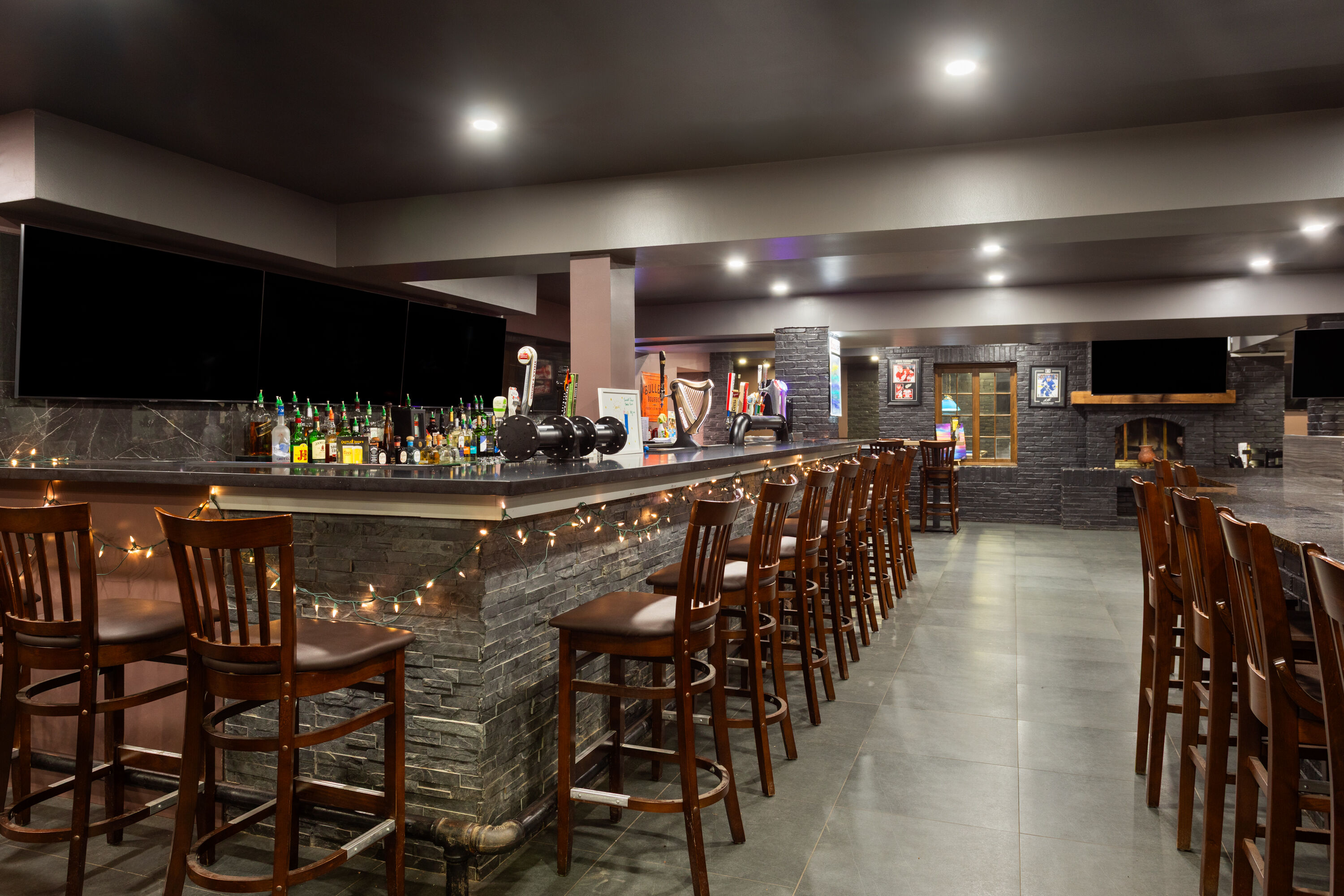 Bar at Travelodge by Wyndham Lindsay in Lindsay, Ontario