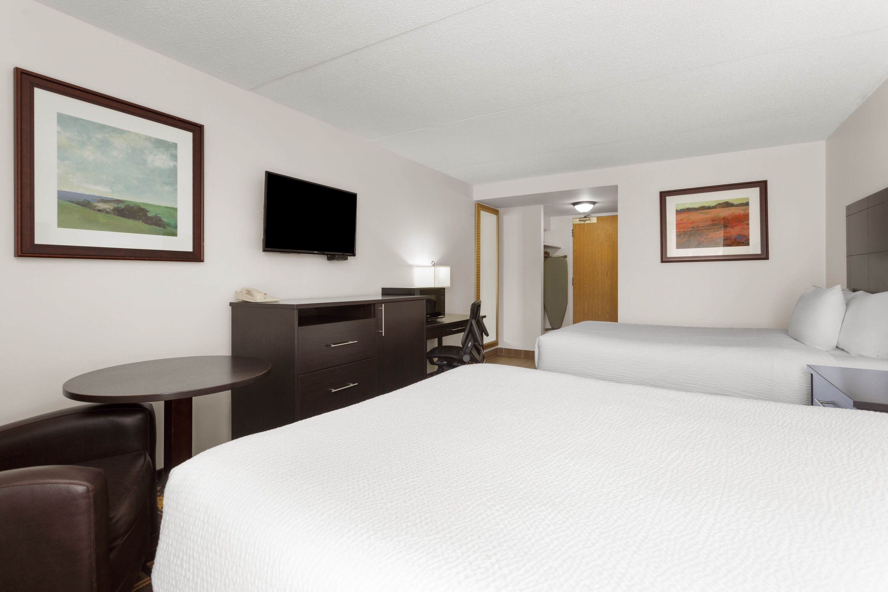 Guest room at the Travelodge by Wyndham Lindsay in Lindsay, Ontario