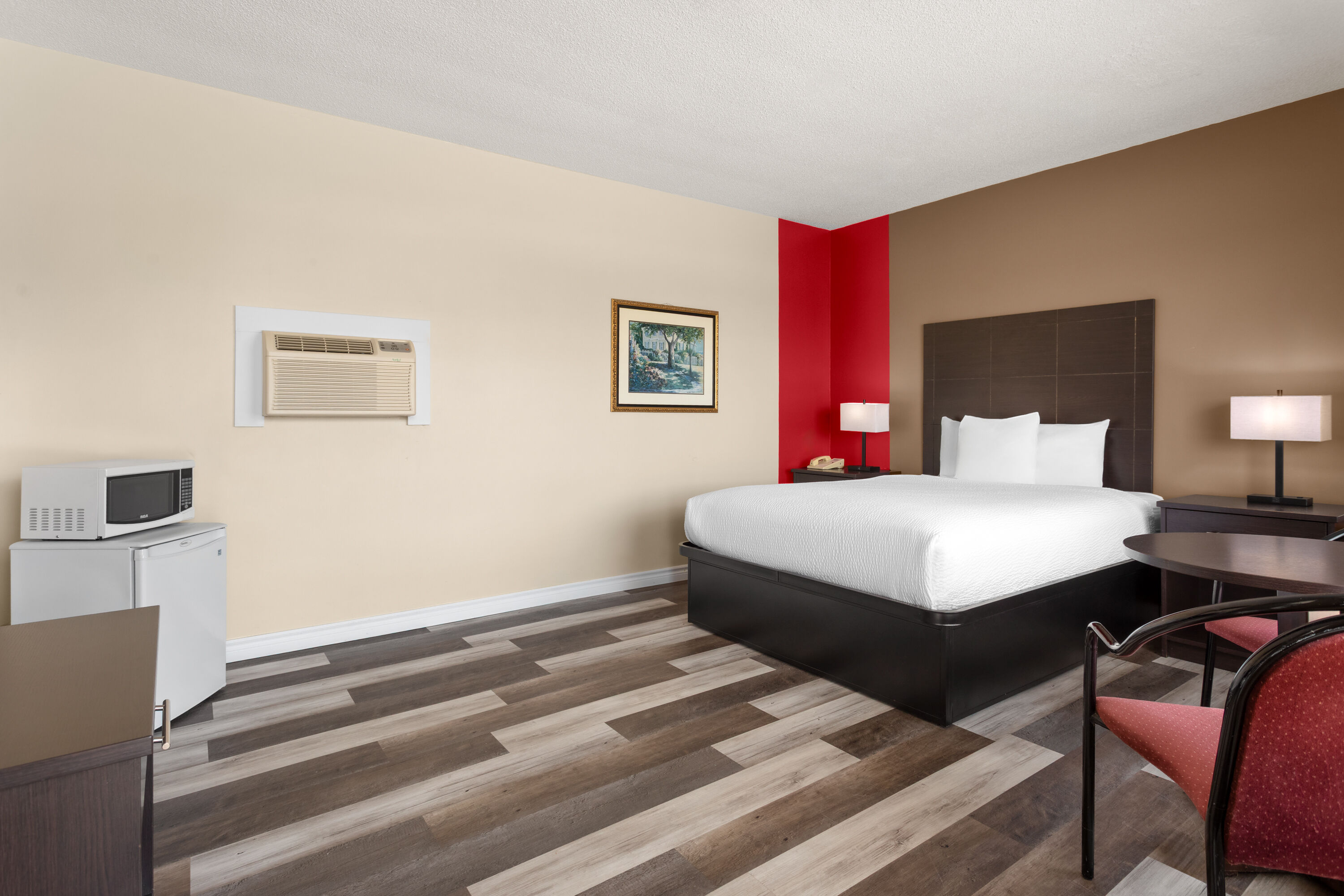 Guest room at the Travelodge by Wyndham Lindsay in Lindsay, Ontario
