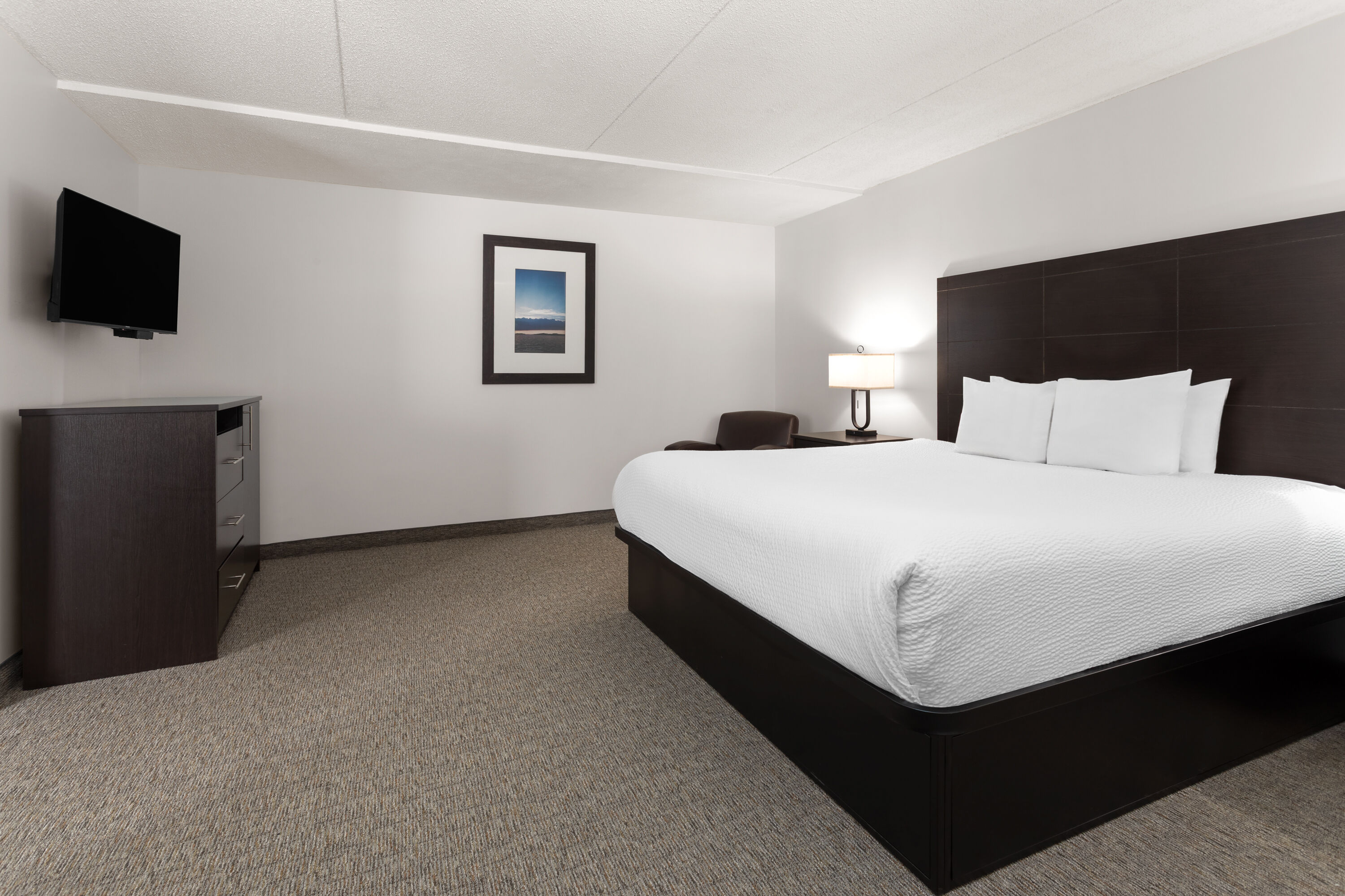 Travelodge by Wyndham Lindsay suite in Lindsay, Ontario