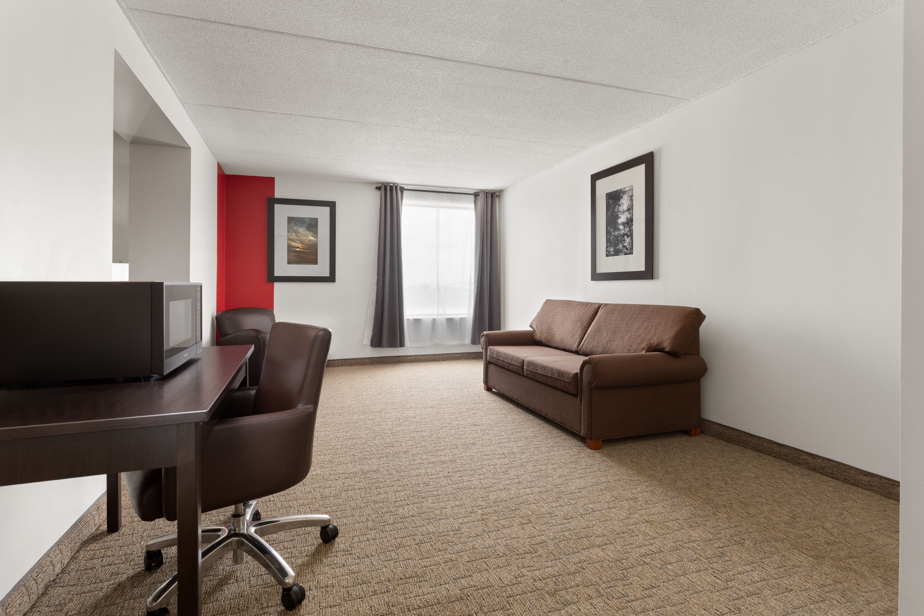 Travelodge by Wyndham Lindsay suite in Lindsay, Ontario